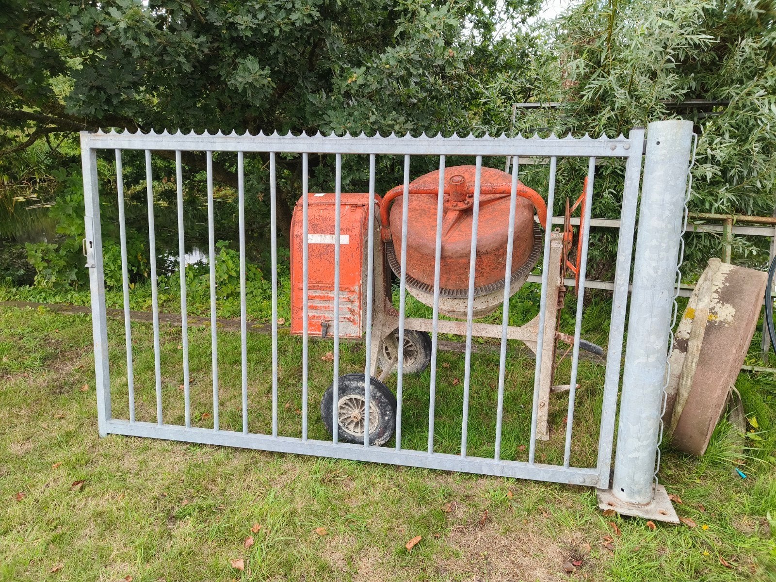 Dubbele draaipoort gegalvaniseerd 5x1,5 meter, Tuin en Terras, Tuinhekken en Hekwerk, Ophalen, Gebruikt, IJzer, Met poort