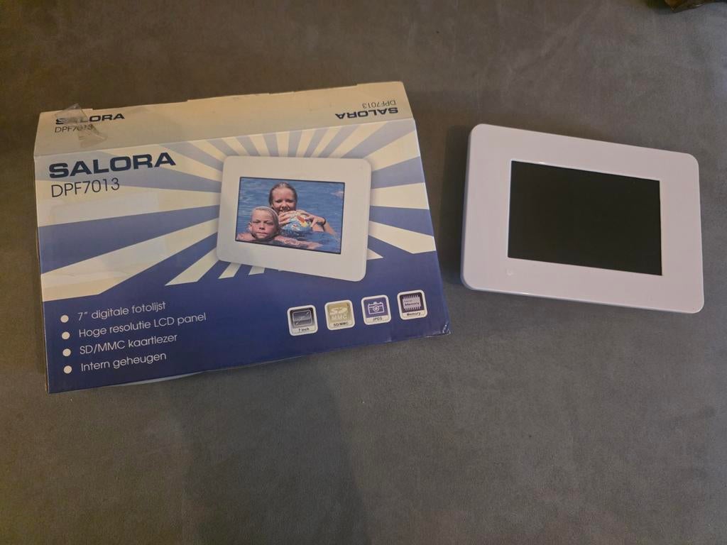 Salora DPF7013 Digitale Fotolijst - 7 inch, Ophalen of Verzenden, Nieuw, Minder dan 1 GB, 8 tot 12 inch