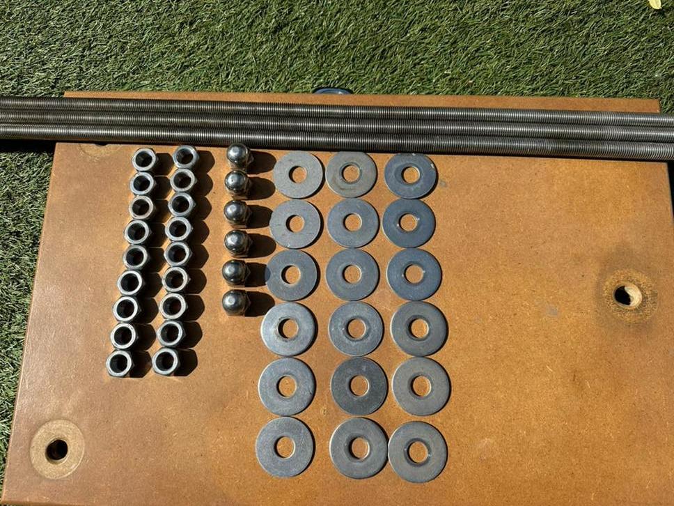 M16 RVS A2 draadeind 1 meter met (dop)moeren en ringen., Ophalen of Verzenden, Zo goed als nieuw, Bouten of Moeren, Rvs