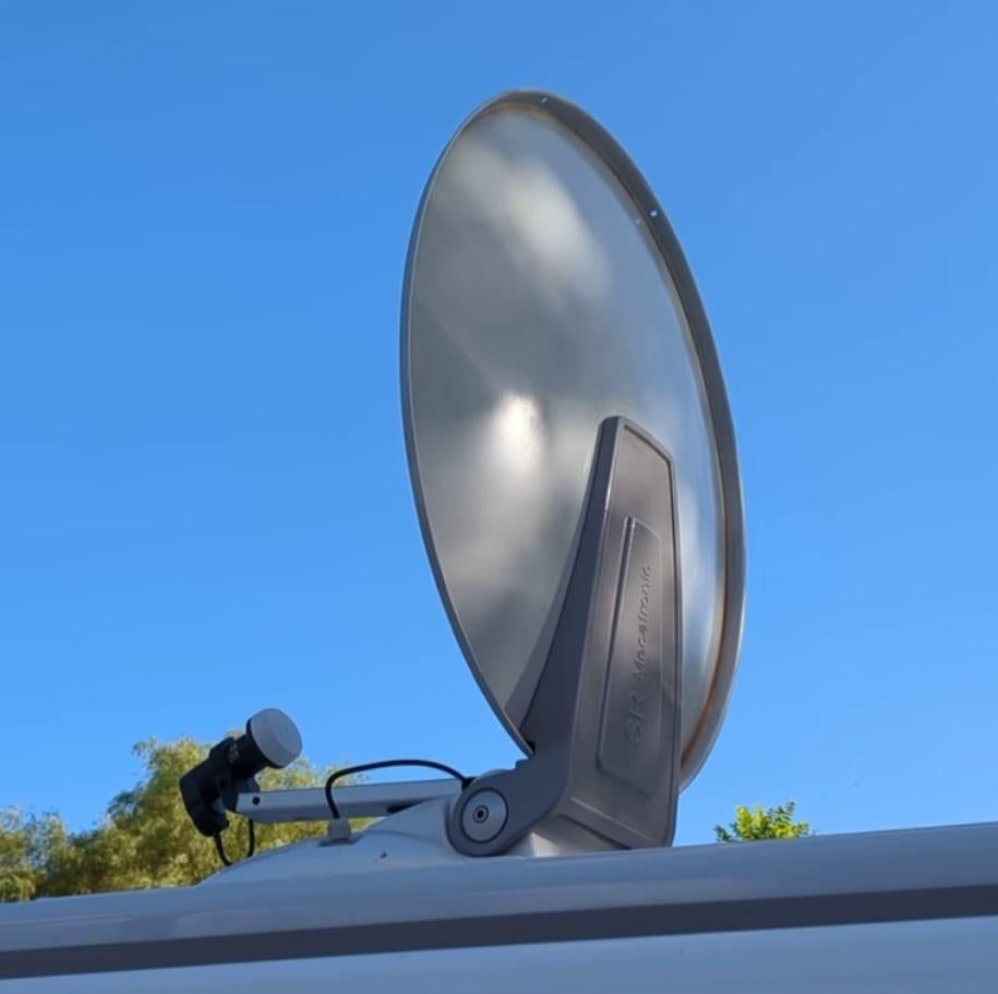 Automatische satelliet schotel Carbest met TV, Ophalen, Gebruikt, (Schotel)antenne, Overige merken