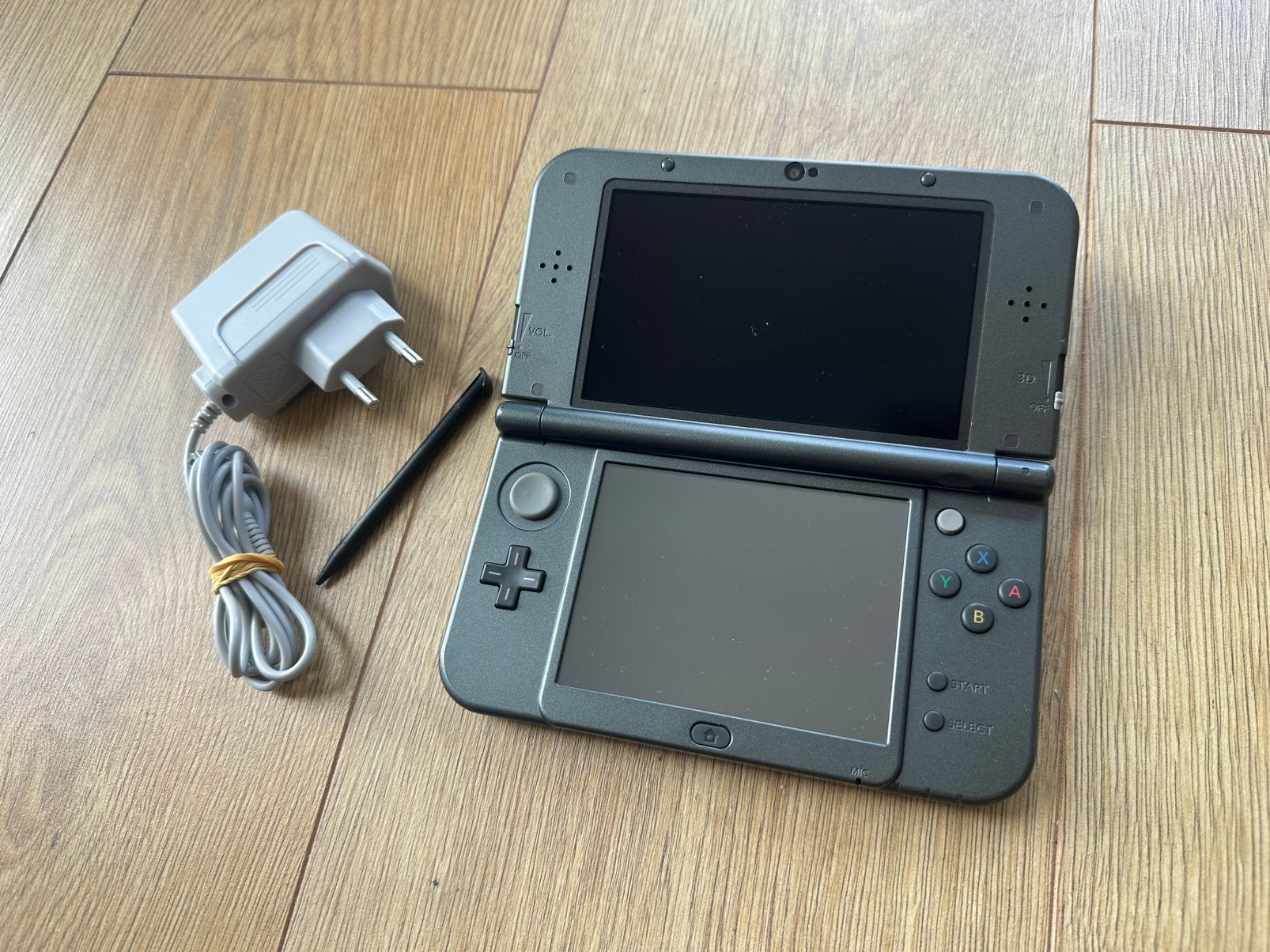 New Nintendo 3DS XL Grijs Incl Oplader & Stylus Nette Staat!, Ophalen of Verzenden, Zo goed als nieuw, 3DS