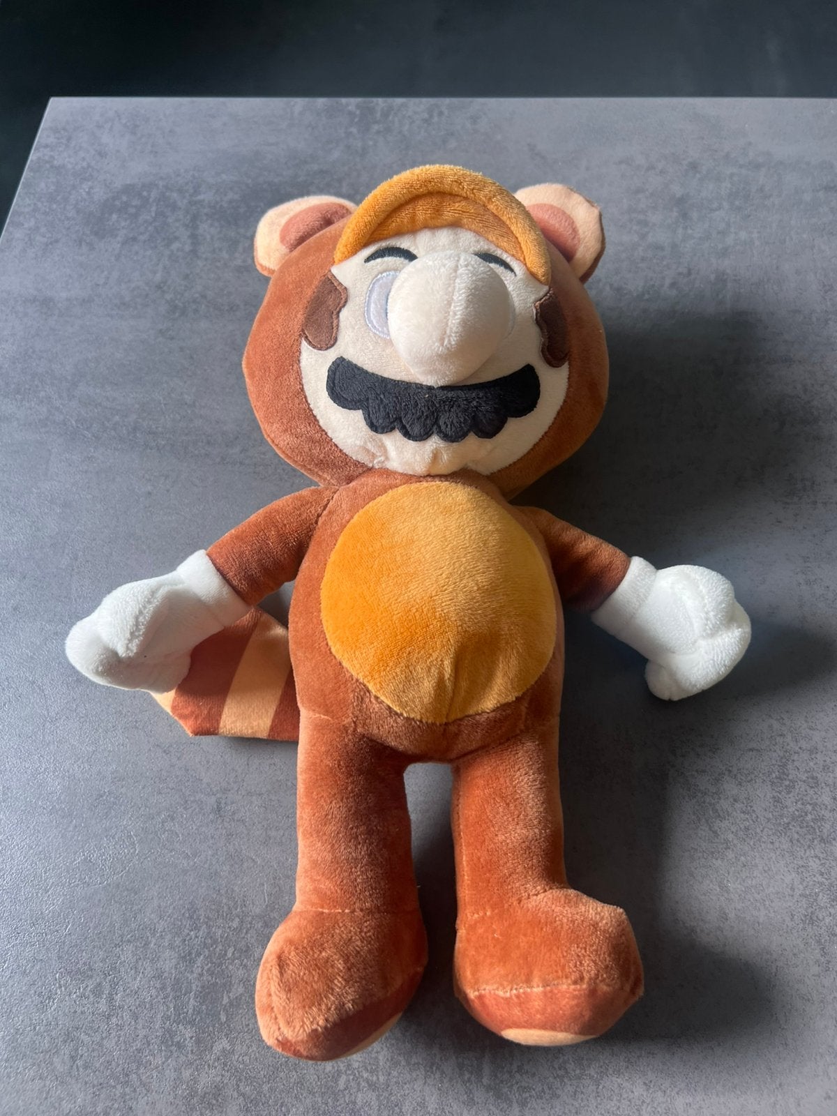 Super Mario knuffel Mario als wasbeer 40 cm, Ophalen of Verzenden, Zo goed als nieuw, Overige typen