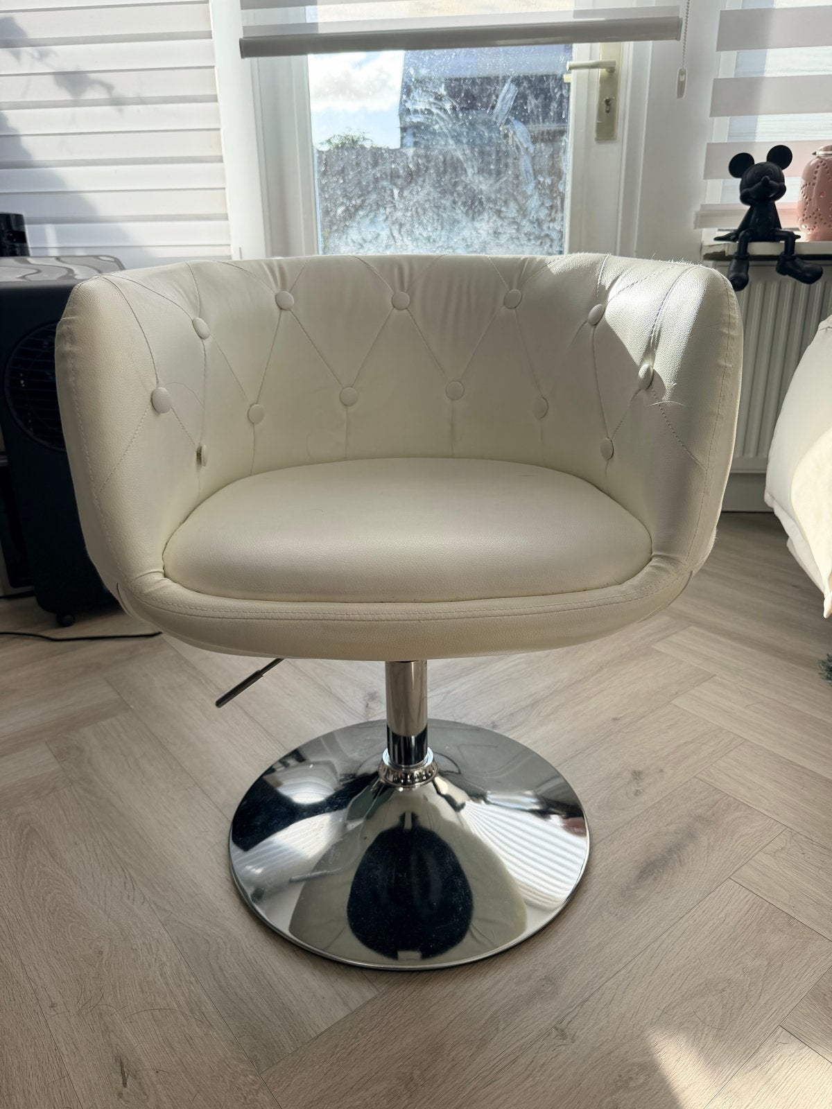 Luxe Witte Bureaustoel/make up Fauteuil met Chrome Voet, Huis en Inrichting, Ophalen, Kunststof, Wit, Zo goed als nieuw