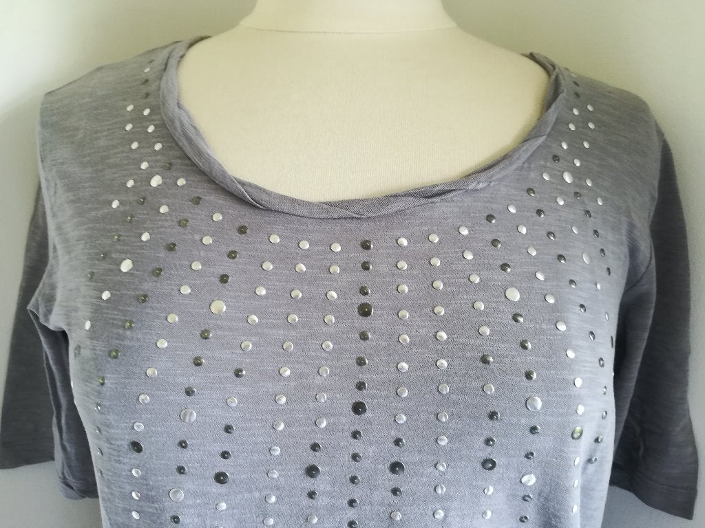 ONE TOUCH t- shirt grijs met studs maat 38, Maat 38/40 (M), Ophalen of Verzenden, Zo goed als nieuw, One Touch