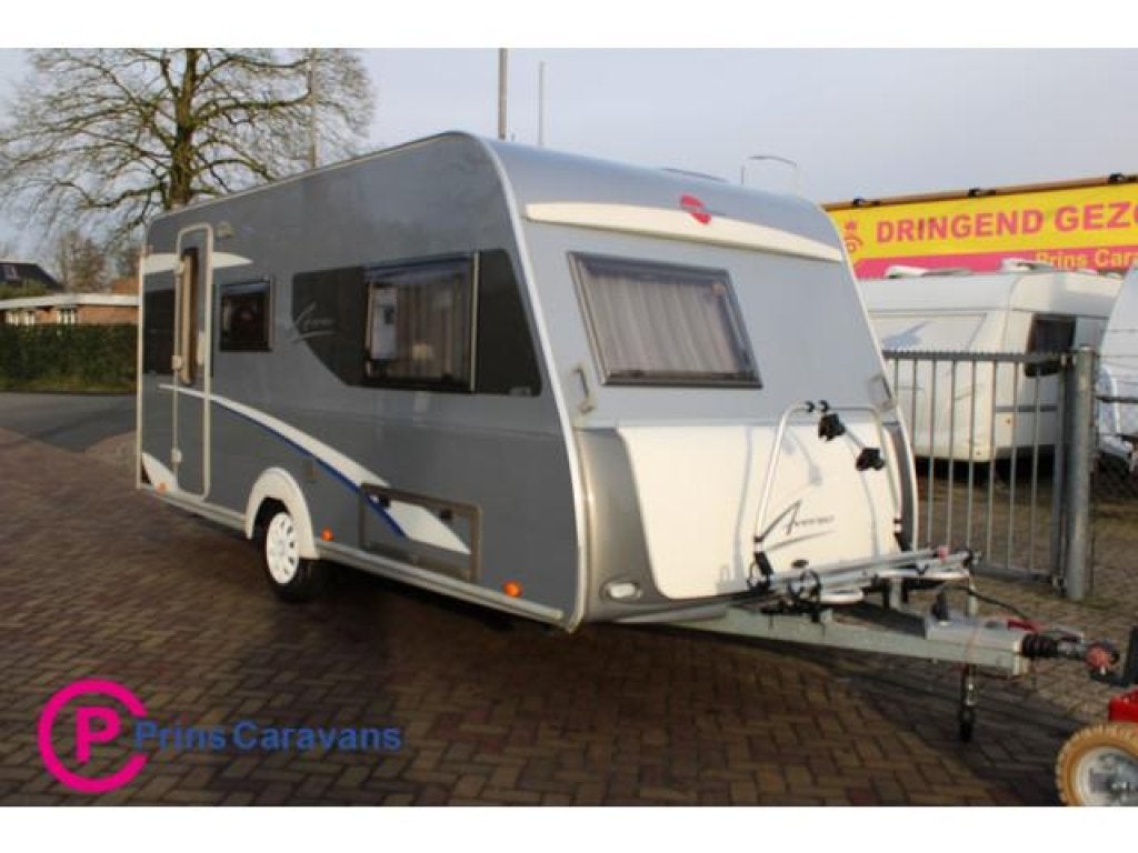 Bürstner Averso 450 Frans Bed en Rondzit, Caravans en Kamperen, Caravans, Schokbreker, Bedrijf, 750 - 1000 kg, Bürstner