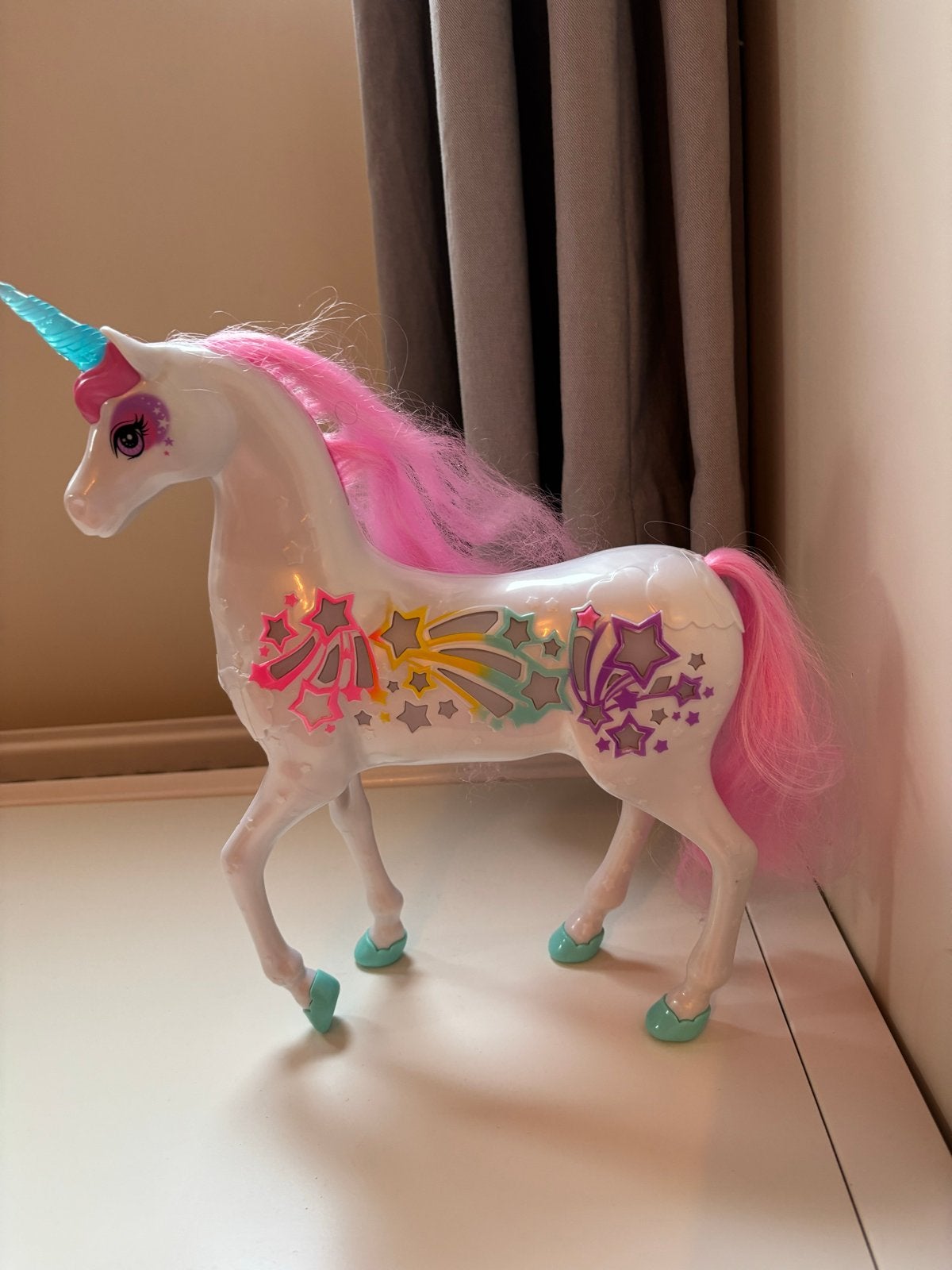 Barbie Eenhoorn met geluid en licht, Ophalen of Verzenden, Zo goed als nieuw, Jongen of Meisje