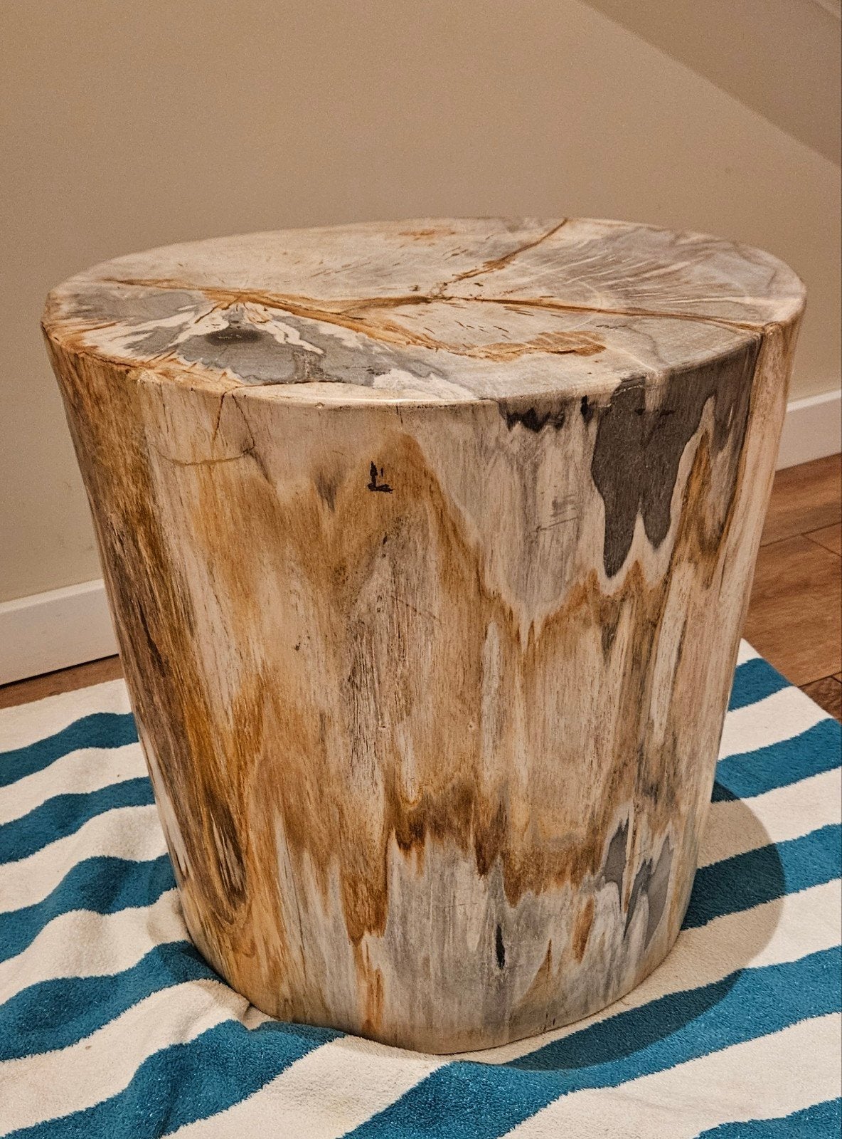 bijzettafel versteend hout, Huis en Inrichting, Tafels | Bijzettafels, Ophalen, Rond, Minder dan 55 cm
