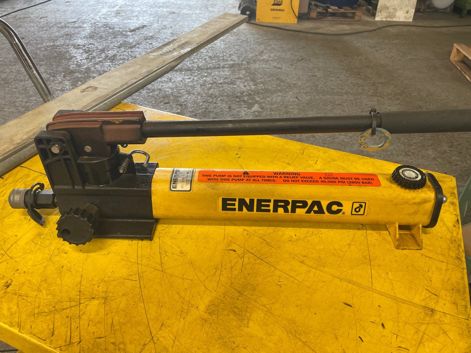 Enerpac P2282 Handpomp - Max 2800 BAR, Ophalen, Gebruikt