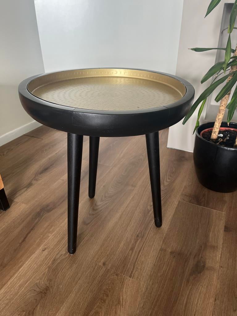 Zwart bijzettafeltje met gouden blad, Huis en Inrichting, Tafels | Bijzettafels, Minder dan 55 cm, Gebruikt, Rond, Hout