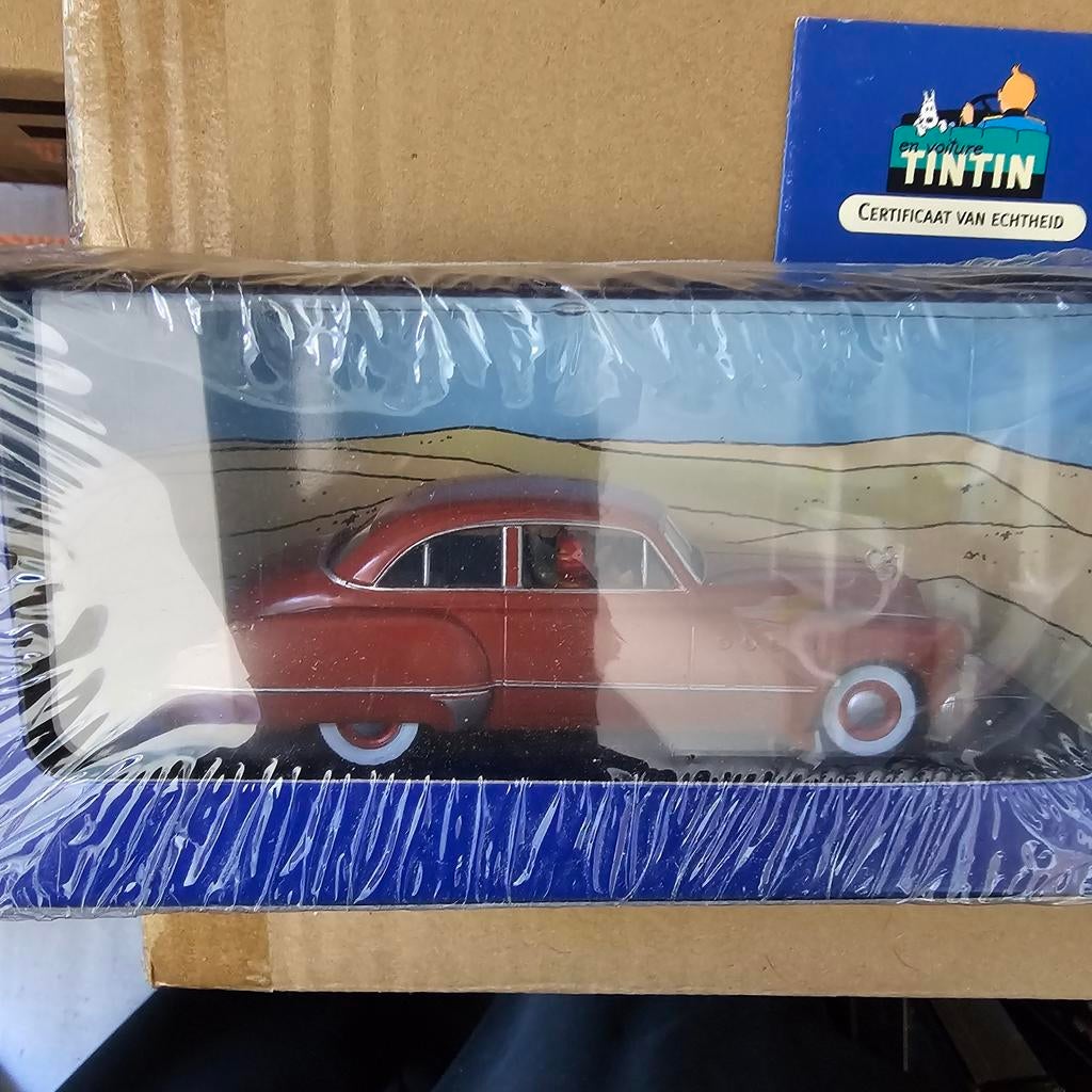 Kuifje modelauto: De rode Amerikaanse slee, Hobby en Vrije tijd, Modelauto's | 1:43, Overige merken, Auto, Onbekend, Nieuw