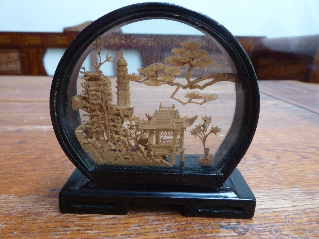 Chinese diorama met kurksnijwerk (2)