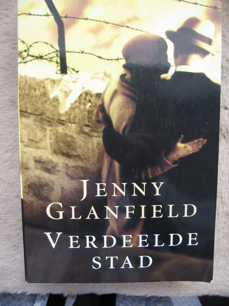 Jenny Glanfield - Verdeelde Stad, Boeken, Romans, Ophalen of Verzenden, Gelezen, Jenny Glanfield, Europa overig