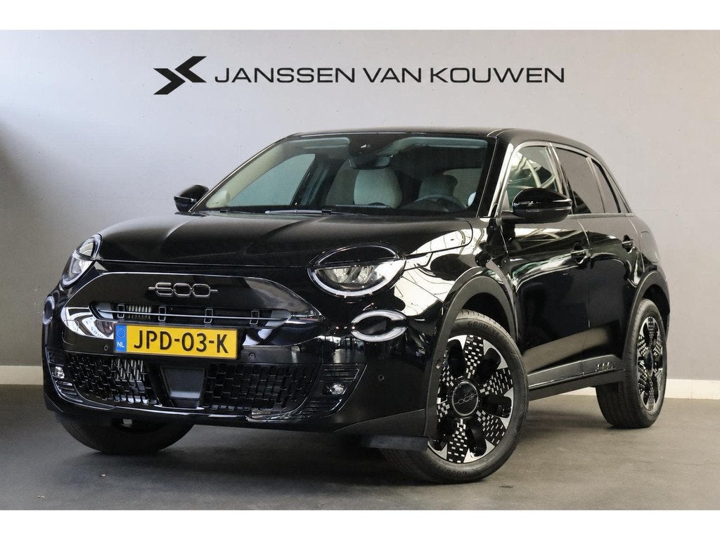 Fiat 600 1.2 Hybrid La Prima 145 PK / Voorraad Voordeel, Auto's, Automaat, 145 pk, Gebruikt, 1199 cc