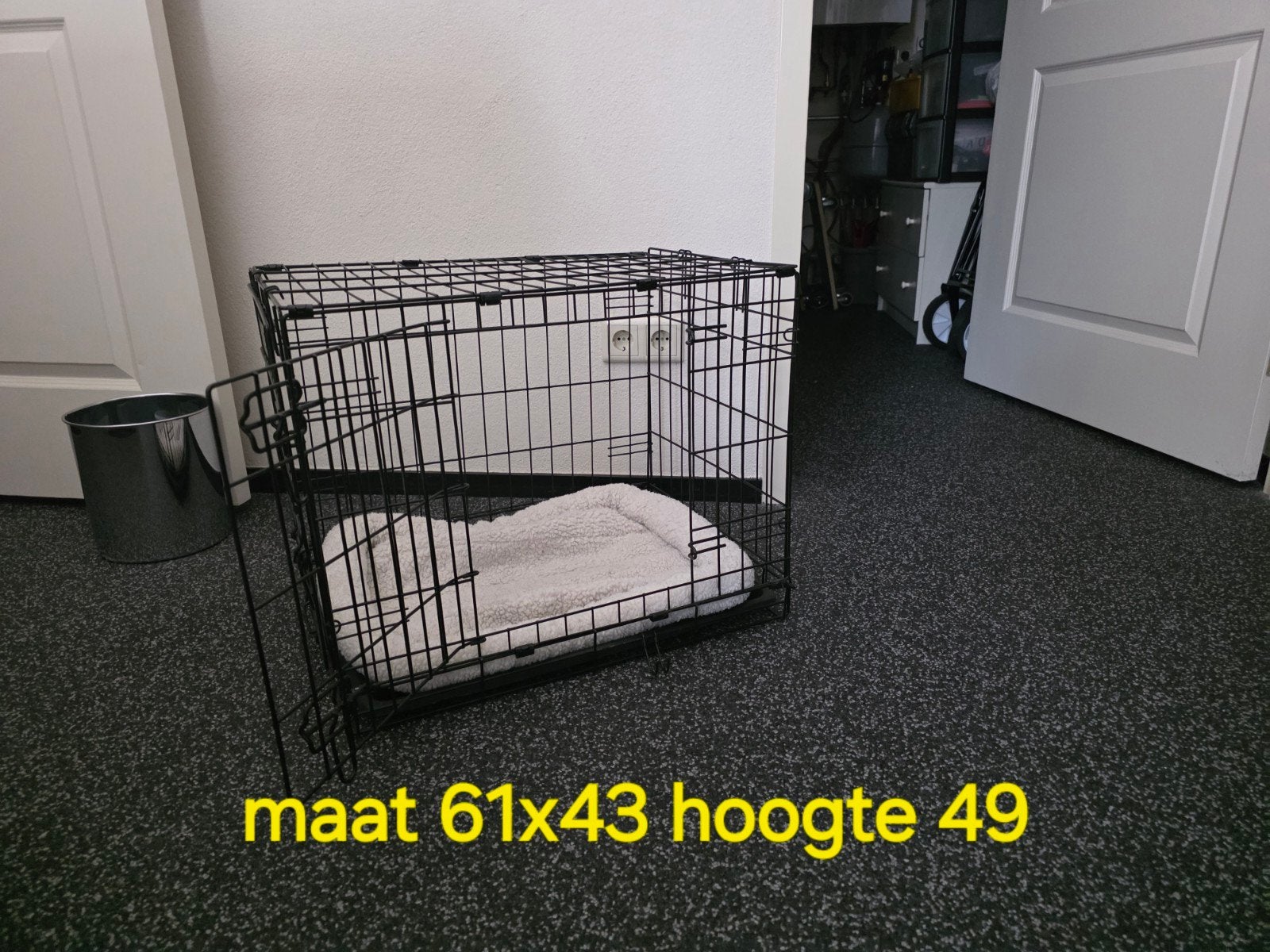 Opklapbare bench met zacht bedje voor kleinere hond, Dieren en Toebehoren, Ophalen, Zo goed als nieuw