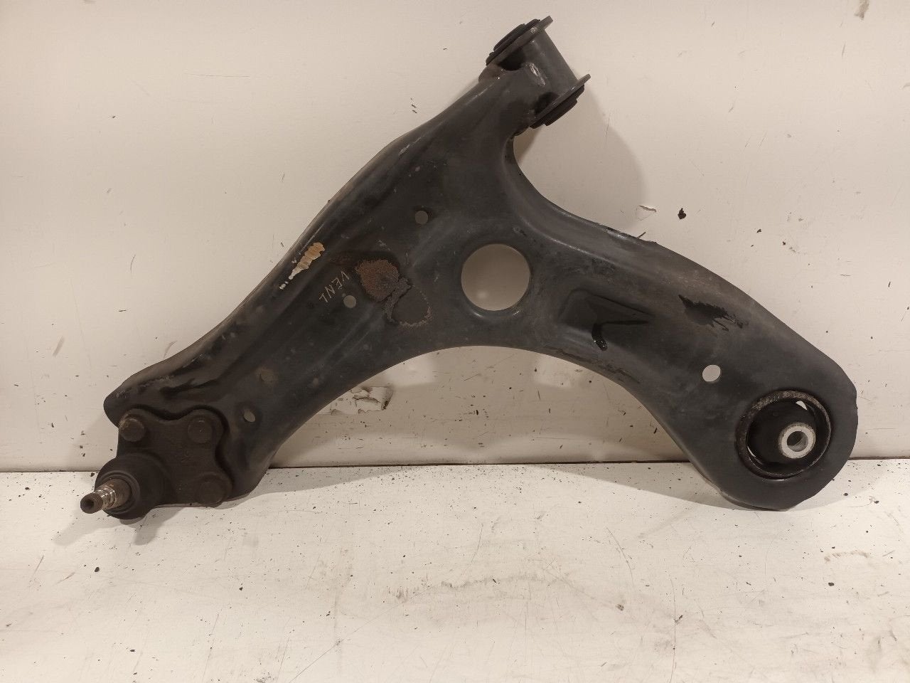 Draagarm links voor Skoda Fabia, Onderdelen@venauto.nl, Van der Ven Autorecycling B.V., Gebruikt, Ettenseweg 76, 4706 PB Roosendaal, The Netherlands