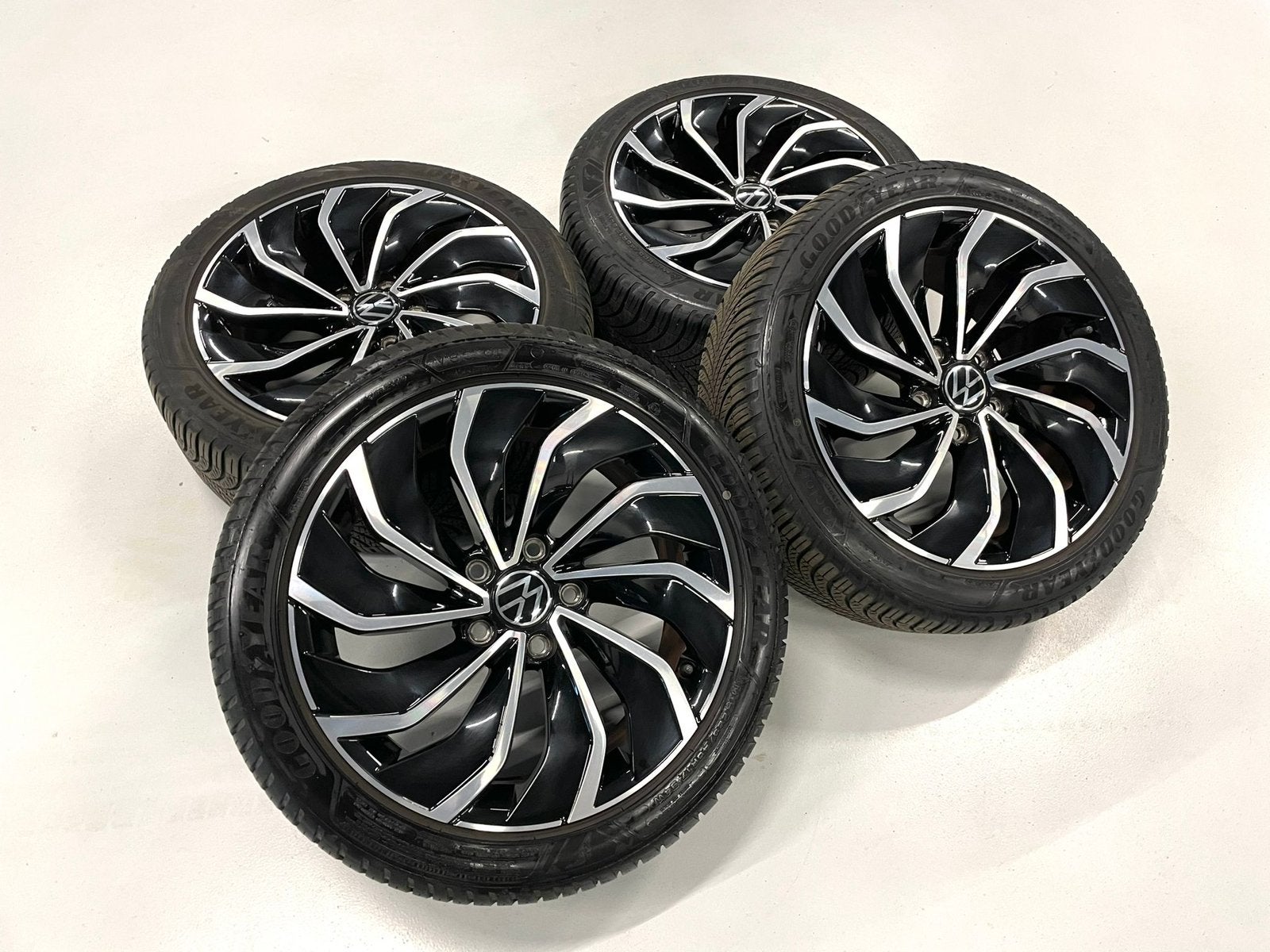 Originele Volkswagen Golf 8 Velgen 17inch Goodyear Allseason, Auto-onderdelen, Banden en Velgen, Ophalen, Banden en Velgen, 17 inch