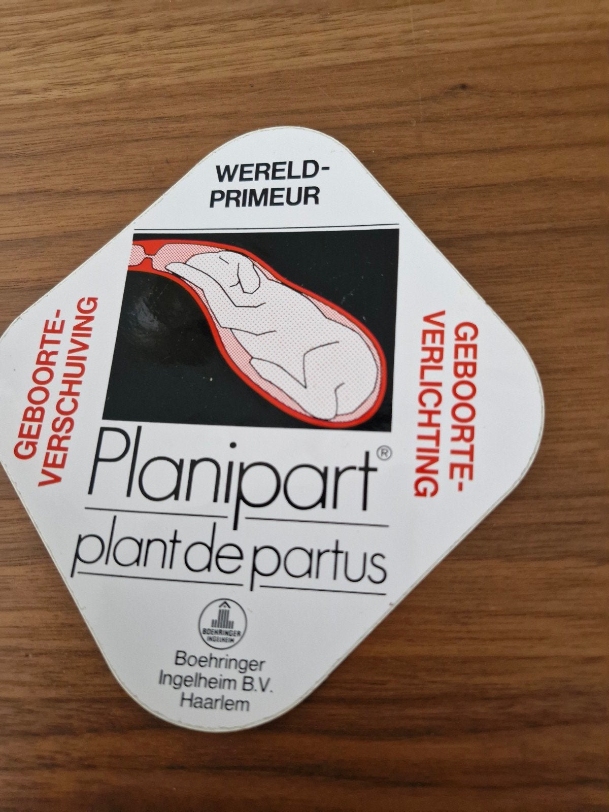 10519  Planipart 'Wereldprimeur' Sticker - Boehringer Ingel, Ophalen of Verzenden, Gebruikt, Overige typen
