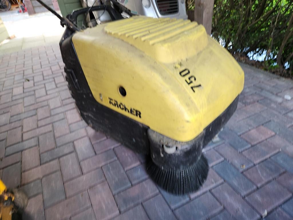 Veegmachine Karcher op benzine., Tuin en Terras, Veegmachines, Ophalen, Gebruikt, Karcher