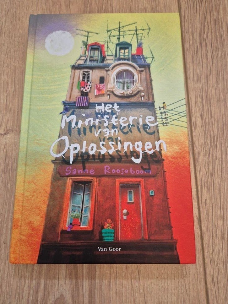 Het Ministerie van Oplossingen - Sanne Rooseboom | 2021 |10+, Boeken, Sanne Rooseboom, Nieuw, Ophalen of Verzenden, Fictie