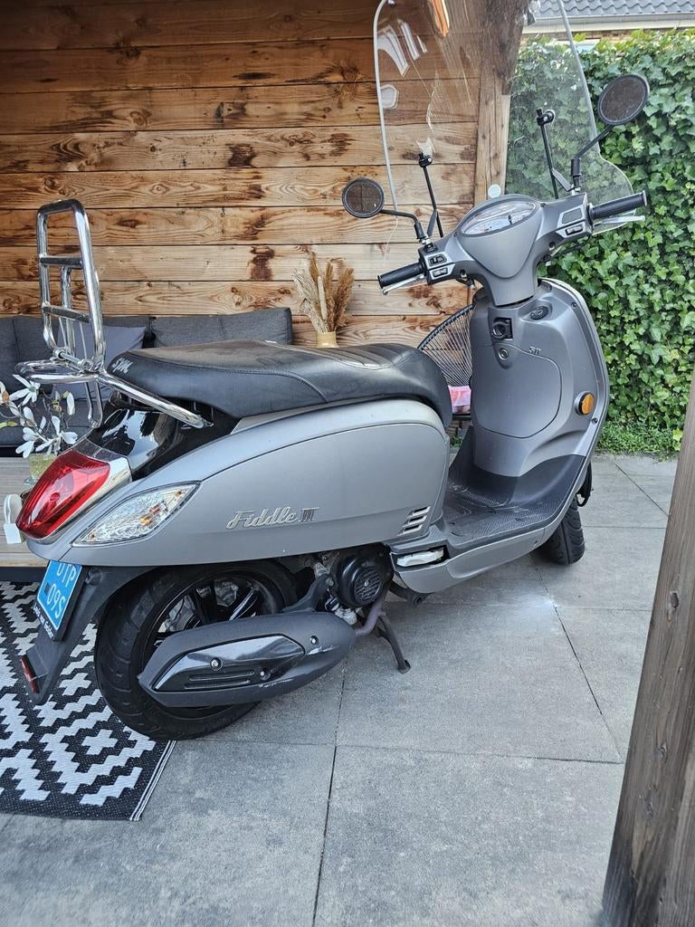 Sym Fiddle 2 blauw kenteken, 35km/u, incl. accessoires, Fietsen en Brommers, Ophalen