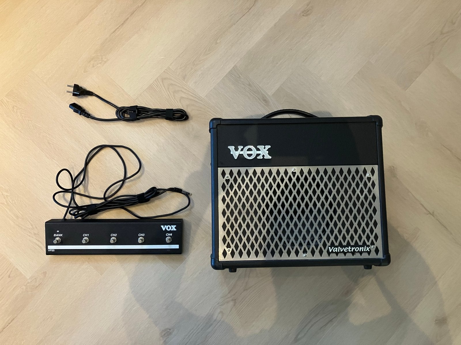Vox VT15 Valvetronix versterker, Ophalen, Zo goed als nieuw, Gitaar, Minder dan 50 watt