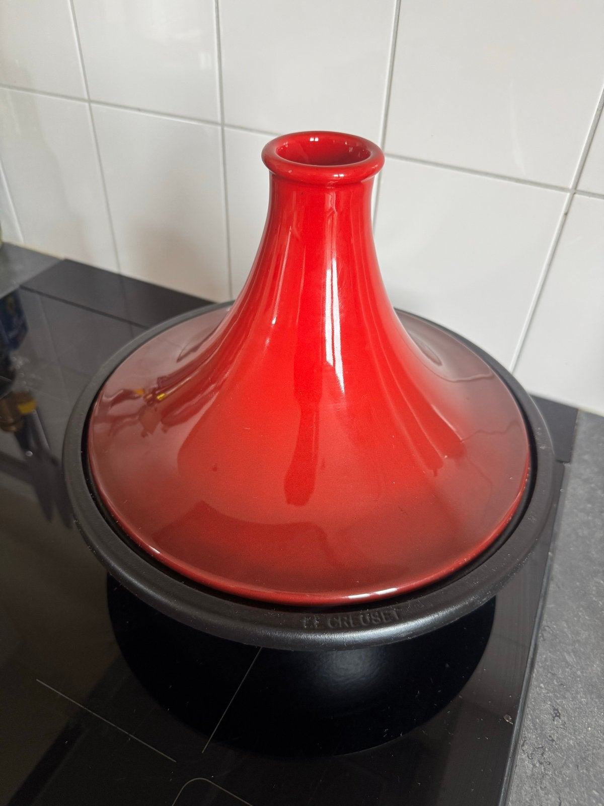Le Creuset Tajine kersenrood z.g.a.n. - gietijzer/aardewerk, Ophalen, Overige typen, Zo goed als nieuw, Gietijzer