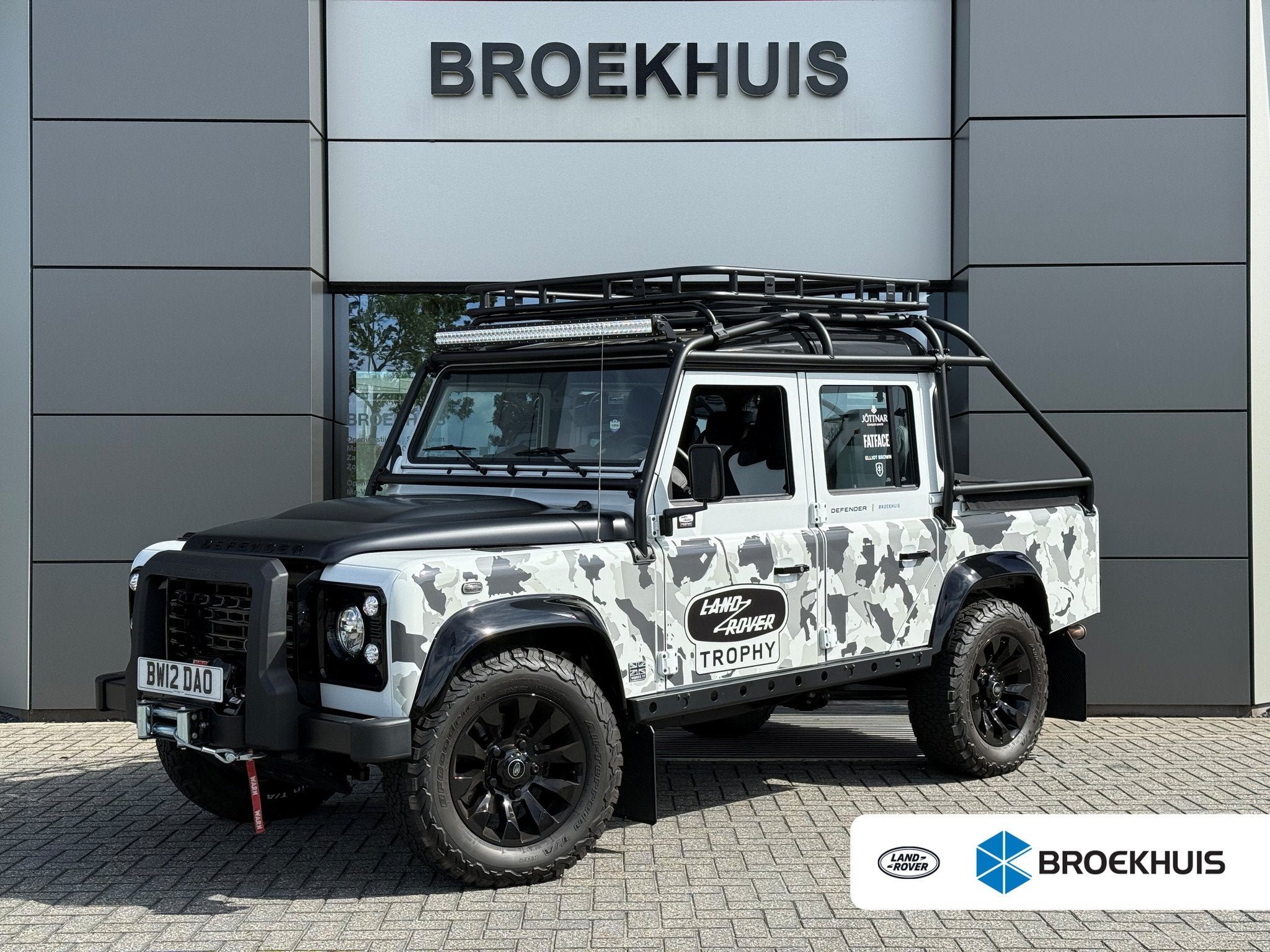 Land Rover Defender 110 TROPHY 2 Works V8 1of4, 12 maanden, Gebruikt, 405 pk, Wit