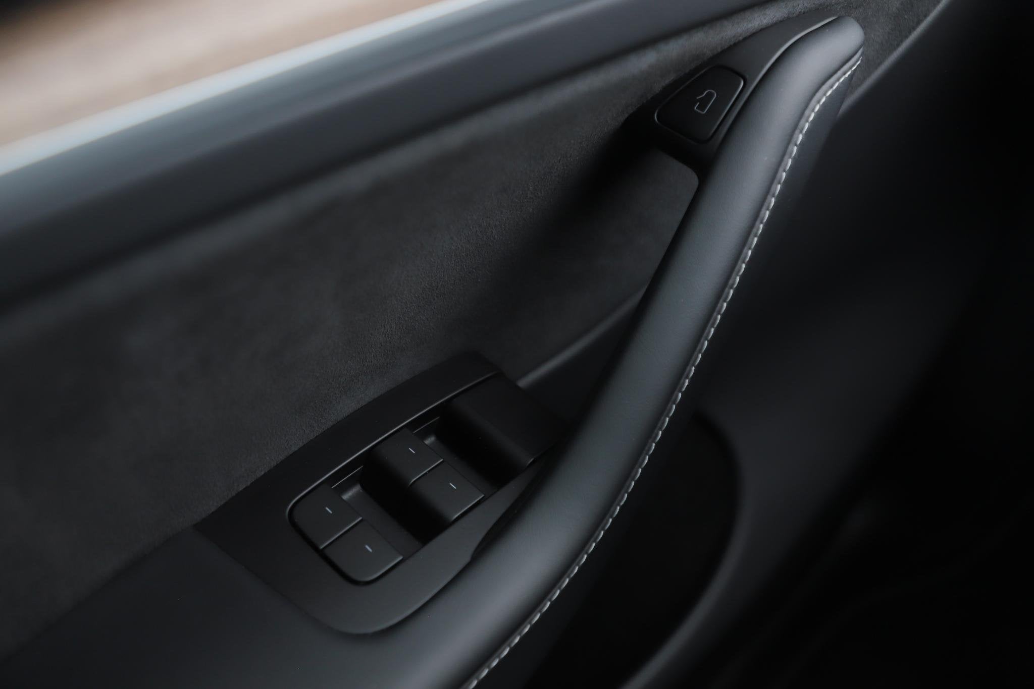 Foto 16 van Tesla Model Y Long Range AWD 75 kWh Afneembare Trekhaak Pano