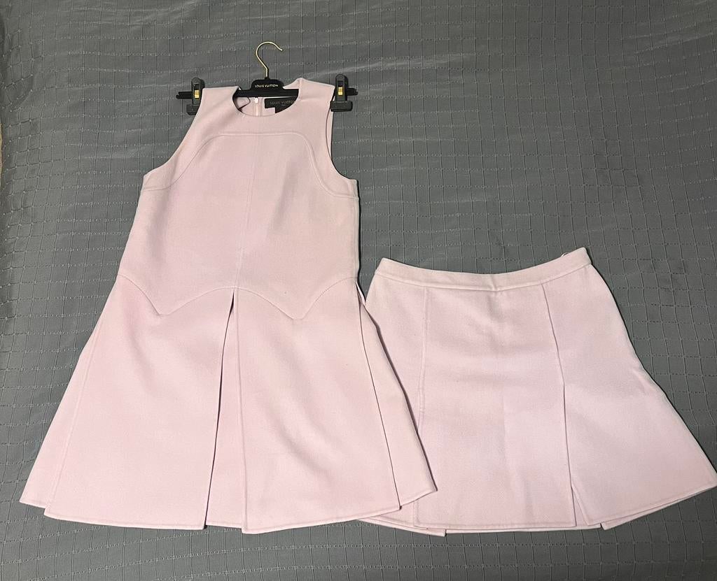 Louis Vuitton shirt en rok set origineel!, Kleding | Dames, Maat 38/40 (M), Kostuum of Pak, Ophalen of Verzenden, Zo goed als nieuw