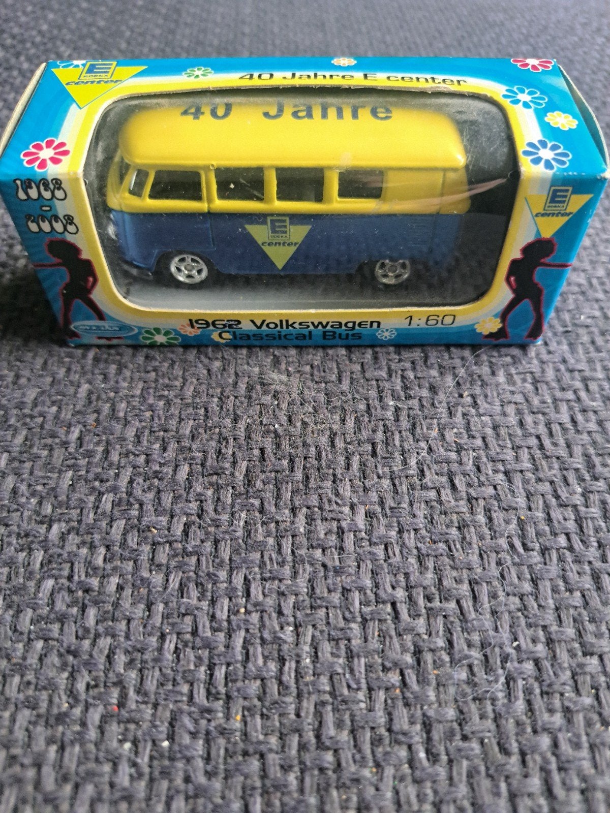 Welly model vw bus 40 jaar e center schaal 1:60, Gebruikt, Germany, Ophalen of Verzenden, N.b
