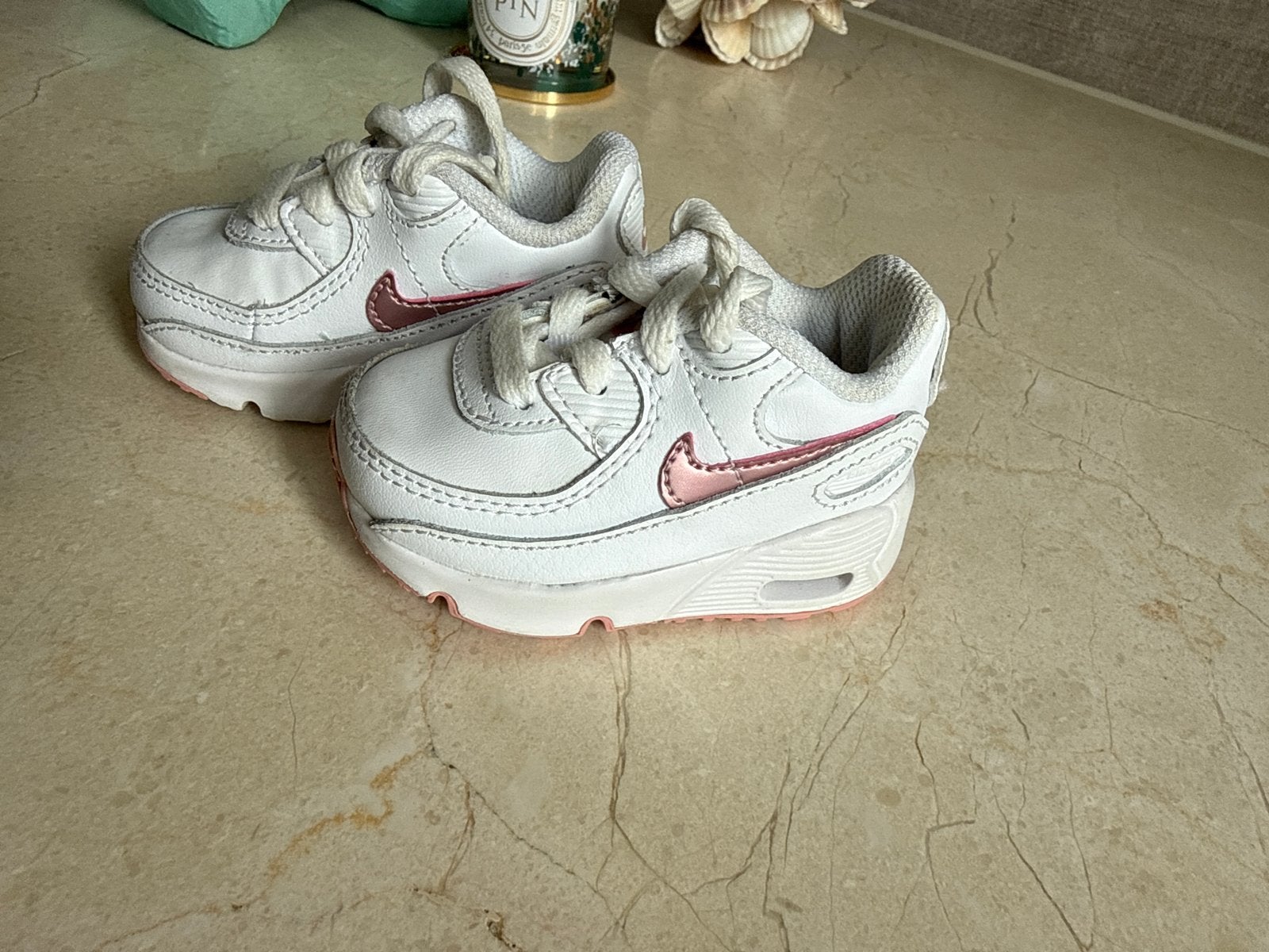 Nike Air Max 90 baby sneakers wit/roze, Ophalen of Verzenden, Nieuw, Meisje, Sportschoenen