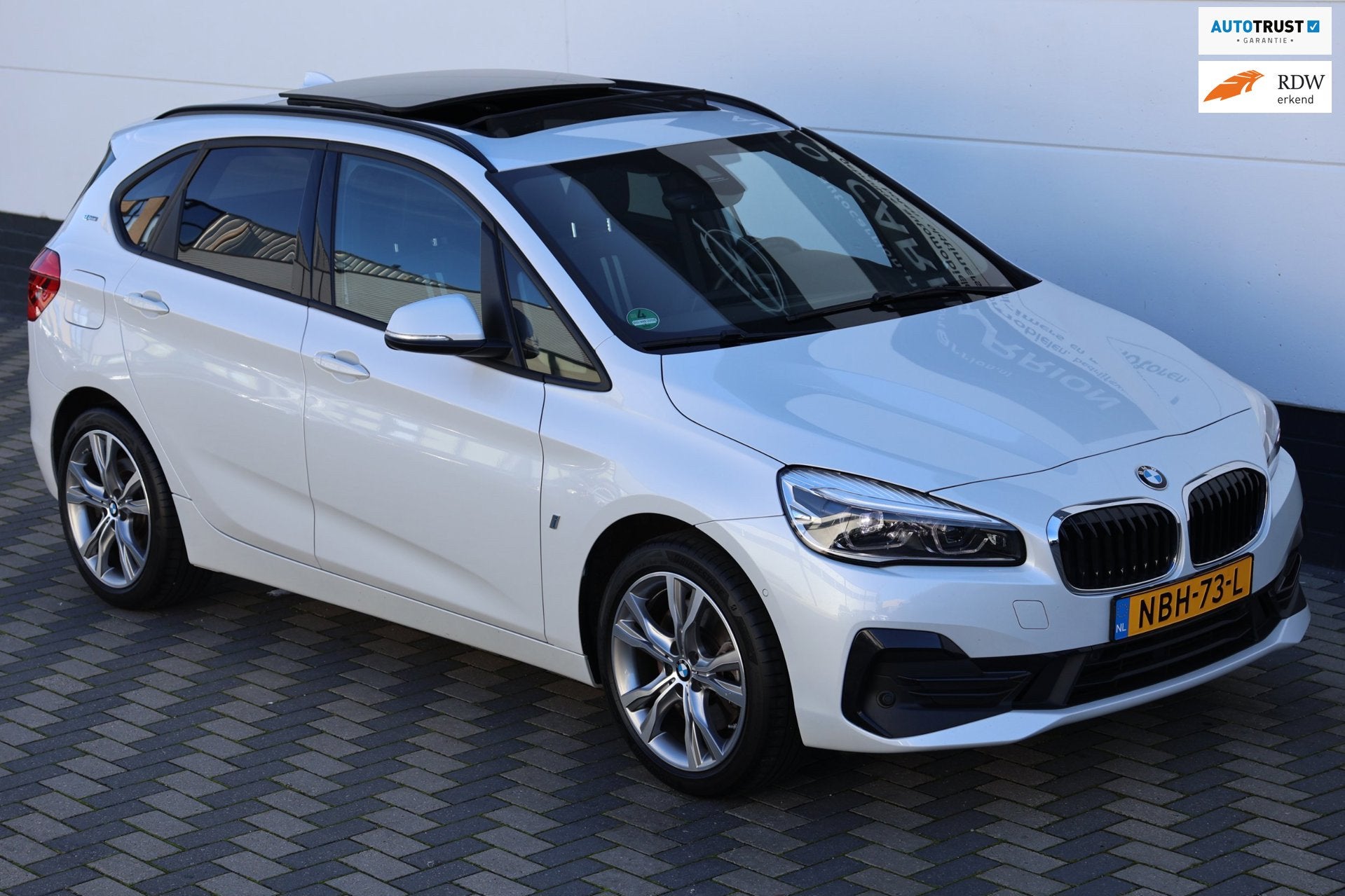 BMW 2-serie Active Tourer 225xe iPerformance Pano Camera LED, Auto's, Automaat, Gebruikt, Zwart, Leder en Stof