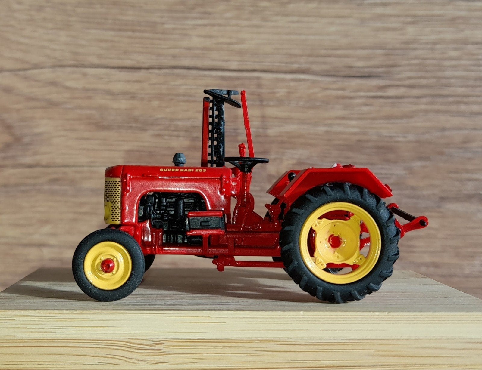 Te koop: BABIOLE SUPER BABI 203 TRACTOR 1954 ECHELLE 1:43, Hobby en Vrije tijd, Ophalen of Verzenden, Zo goed als nieuw, Tractor of Landbouw
