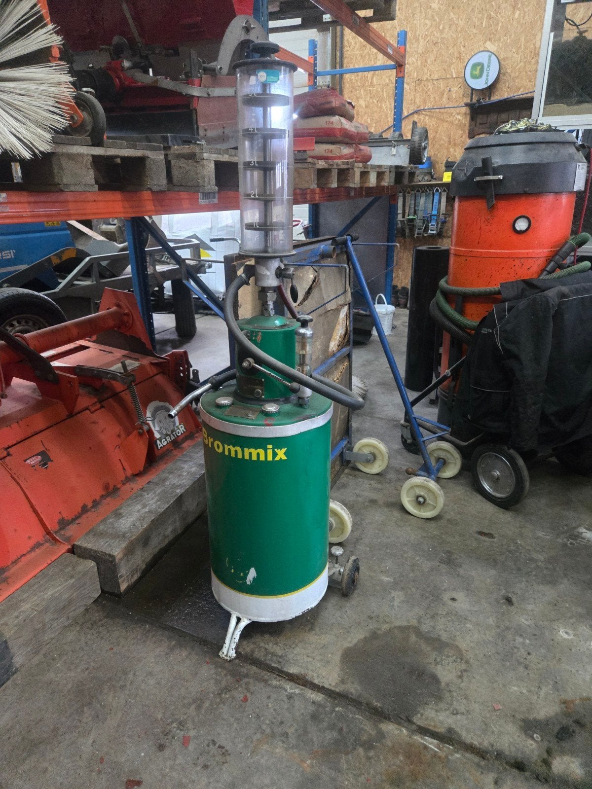 Bereila Brommix D5.0 2-takt mengsmering tank uit 1960, Ophalen