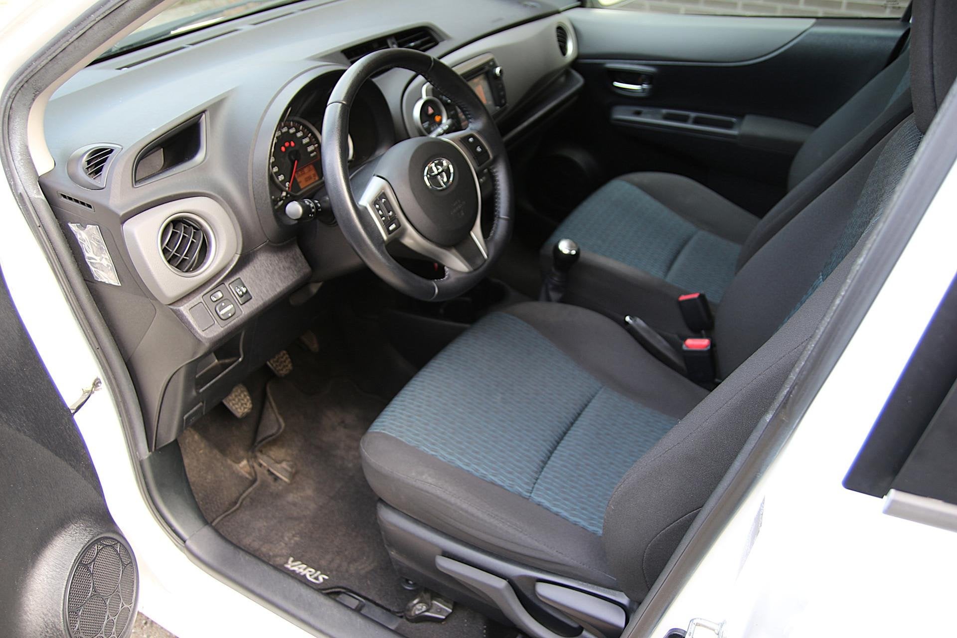 Toyota Yaris 1.0 VVT-i 70pk Aspiration | NL-auto | Facelift, Auto's, Euro 5, Wit, Origineel Nederlands, Bedrijf