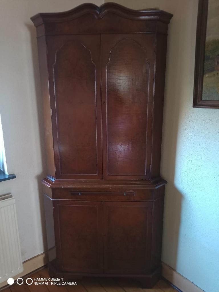 Antieke houten hoekkast, Ophalen