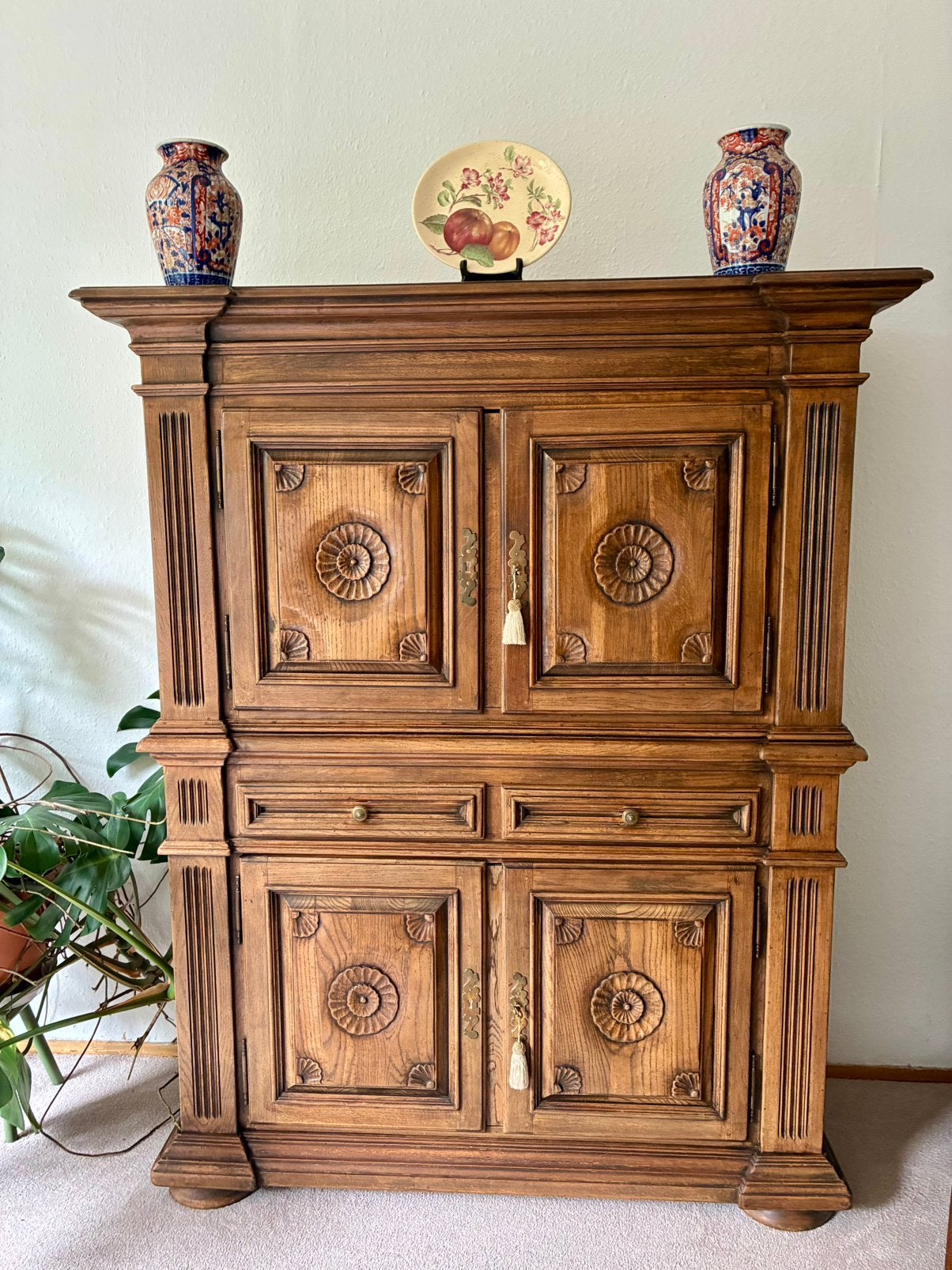 Antieke eikenhouten kast met houtsnijwerk, Antiek en Kunst, Ophalen