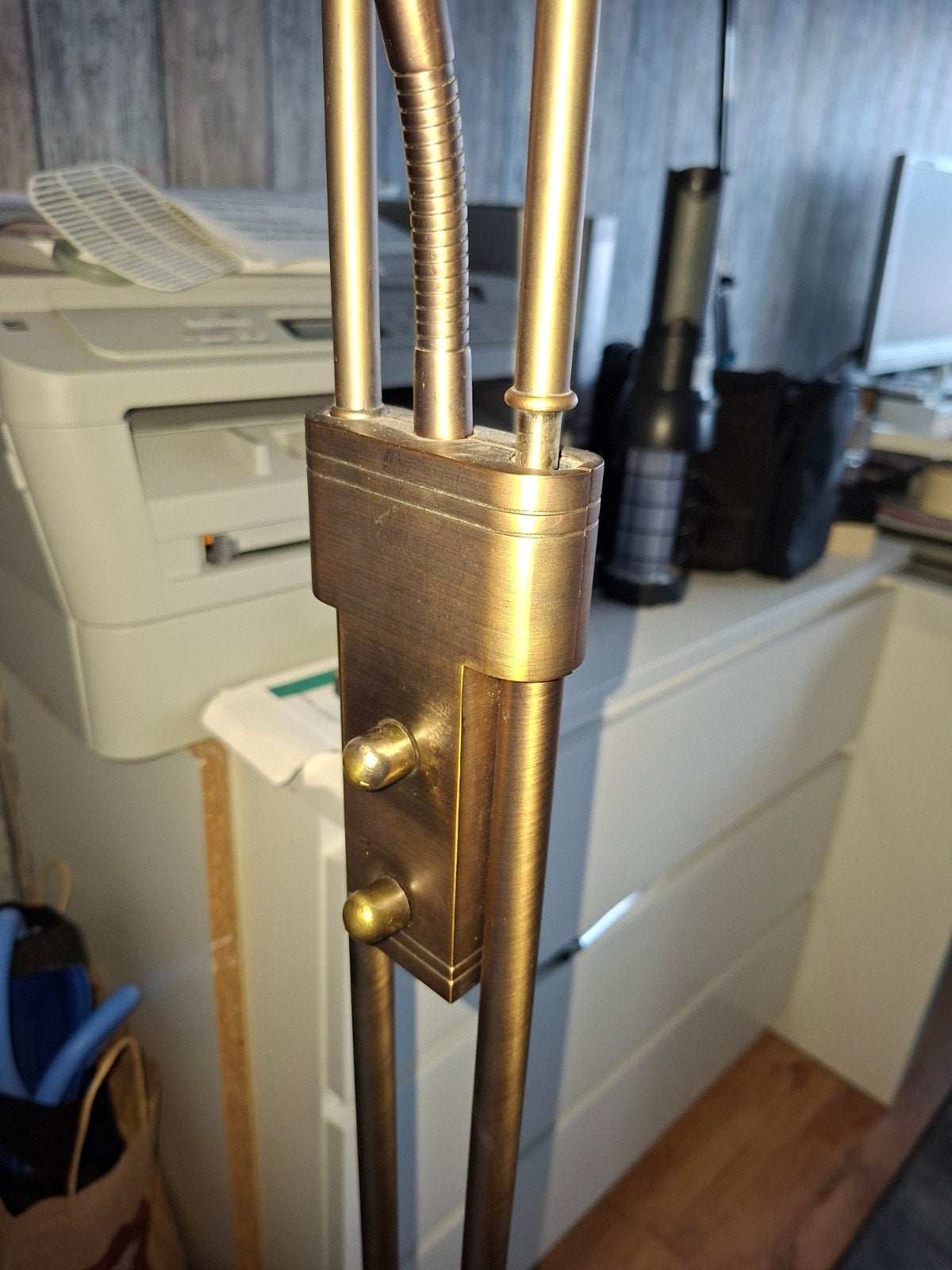 Stijlvolle bronzen vloerlamp met leeslamp, Huis en Inrichting, Ophalen, E27 (groot), Zo goed als nieuw, Klassiek, Modern, Brons