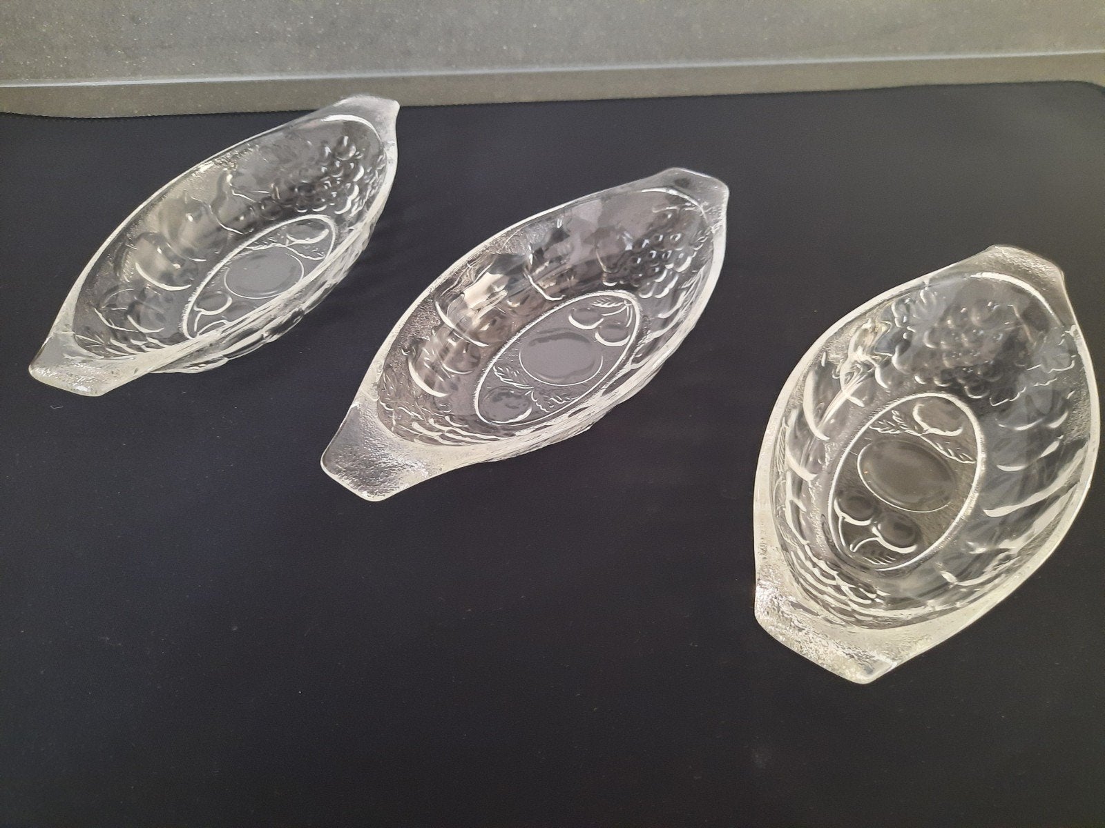 Set van 3 glazen ijsschaaltjes met druivenmotief, Ophalen of Verzenden