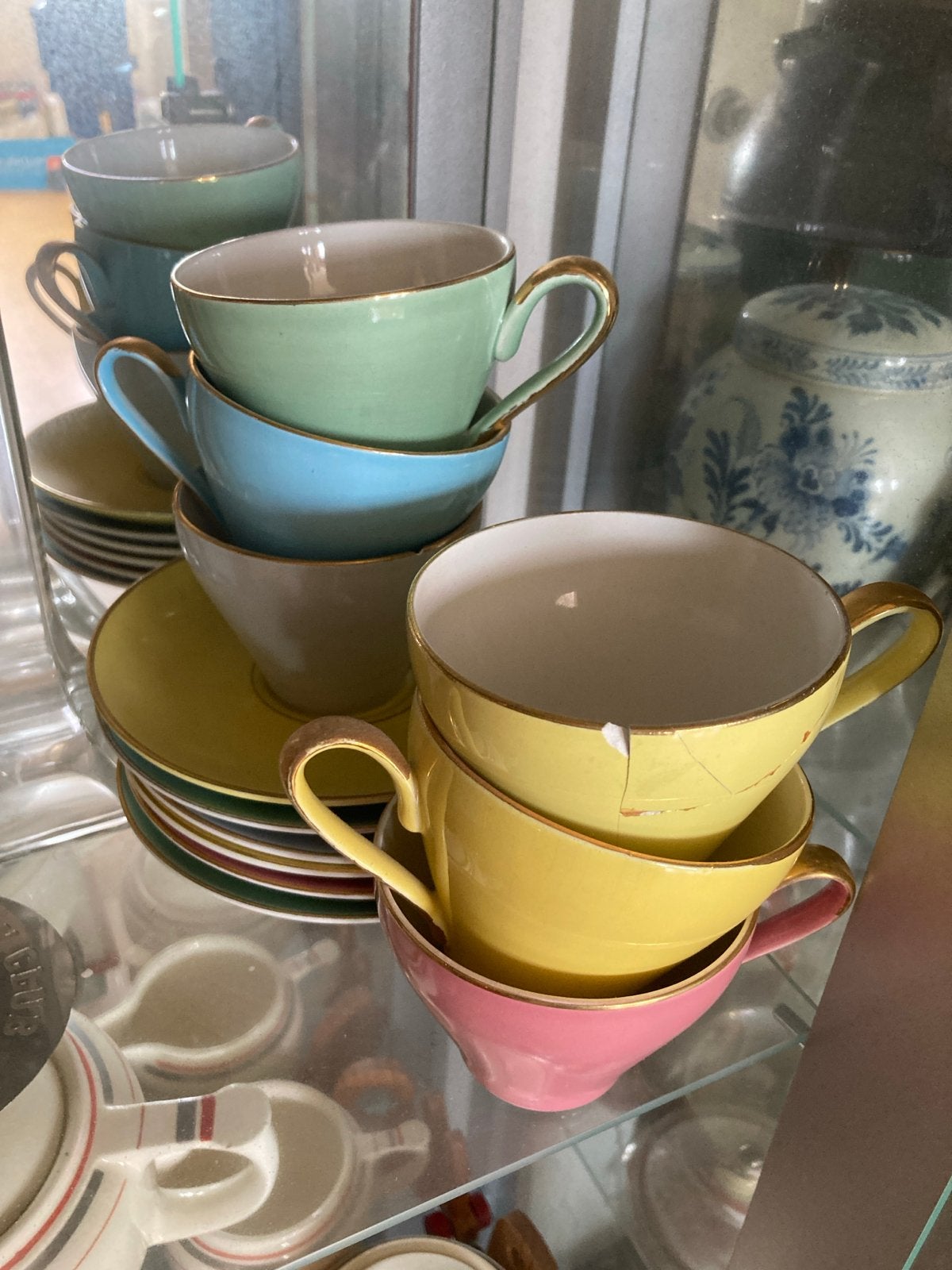 Vintage Maastricht aardewerk kop en schotel set, Antiek en Kunst, Antiek | Servies los, Ophalen of Verzenden