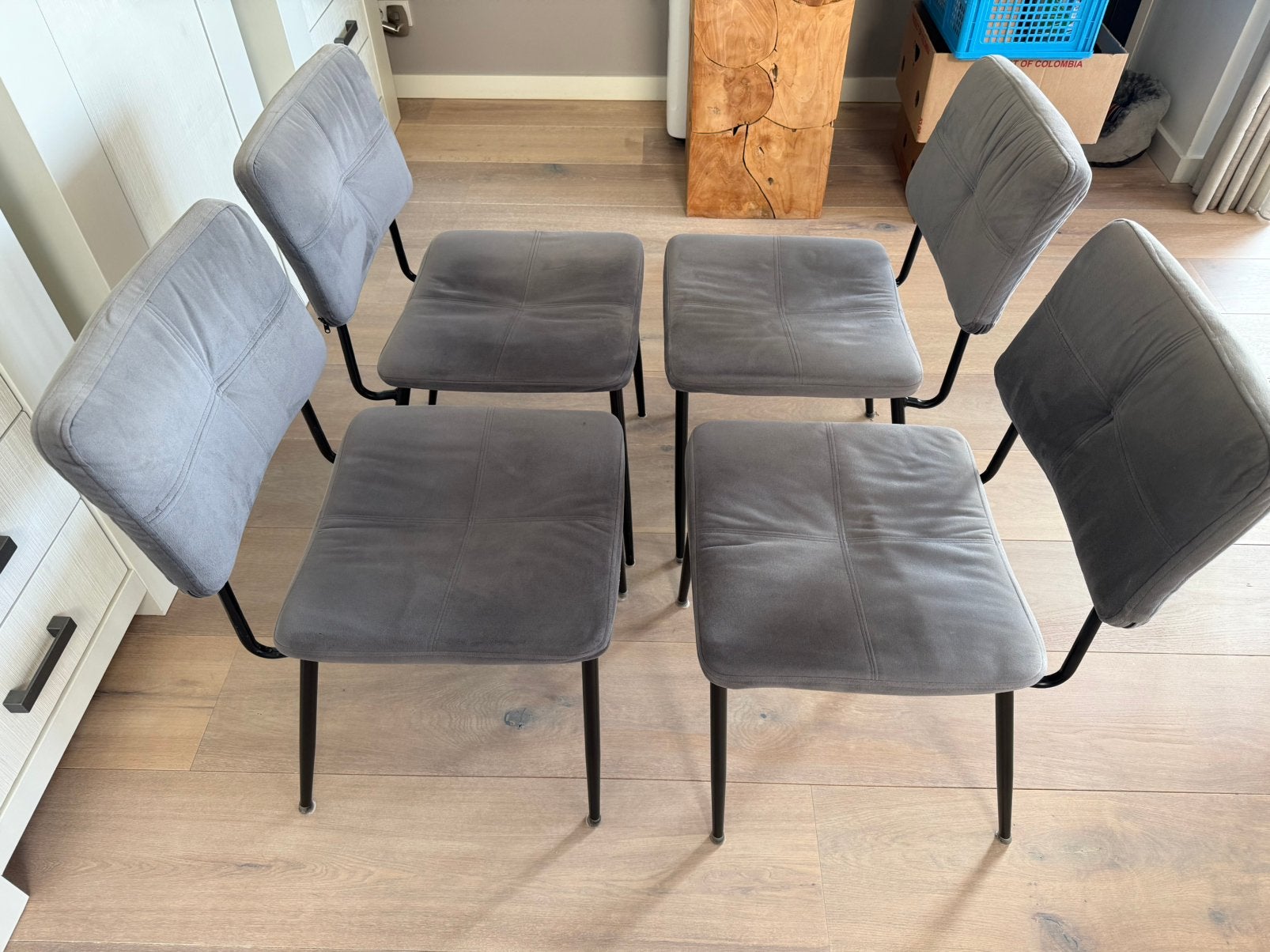 4 nette, grijze, velvet eetkamerstoelen, Huis en Inrichting, Stoelen, Gebruikt, Ophalen of Verzenden, Vier, Stof