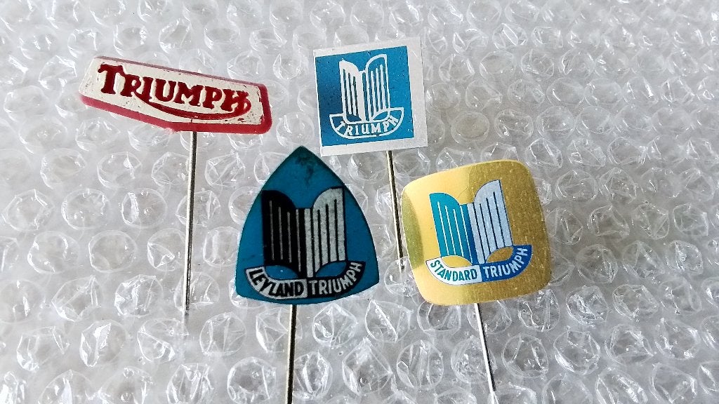 4 verschillende triumph auto speldjes, Ophalen of Verzenden, Zo goed als nieuw, Overige onderwerpen