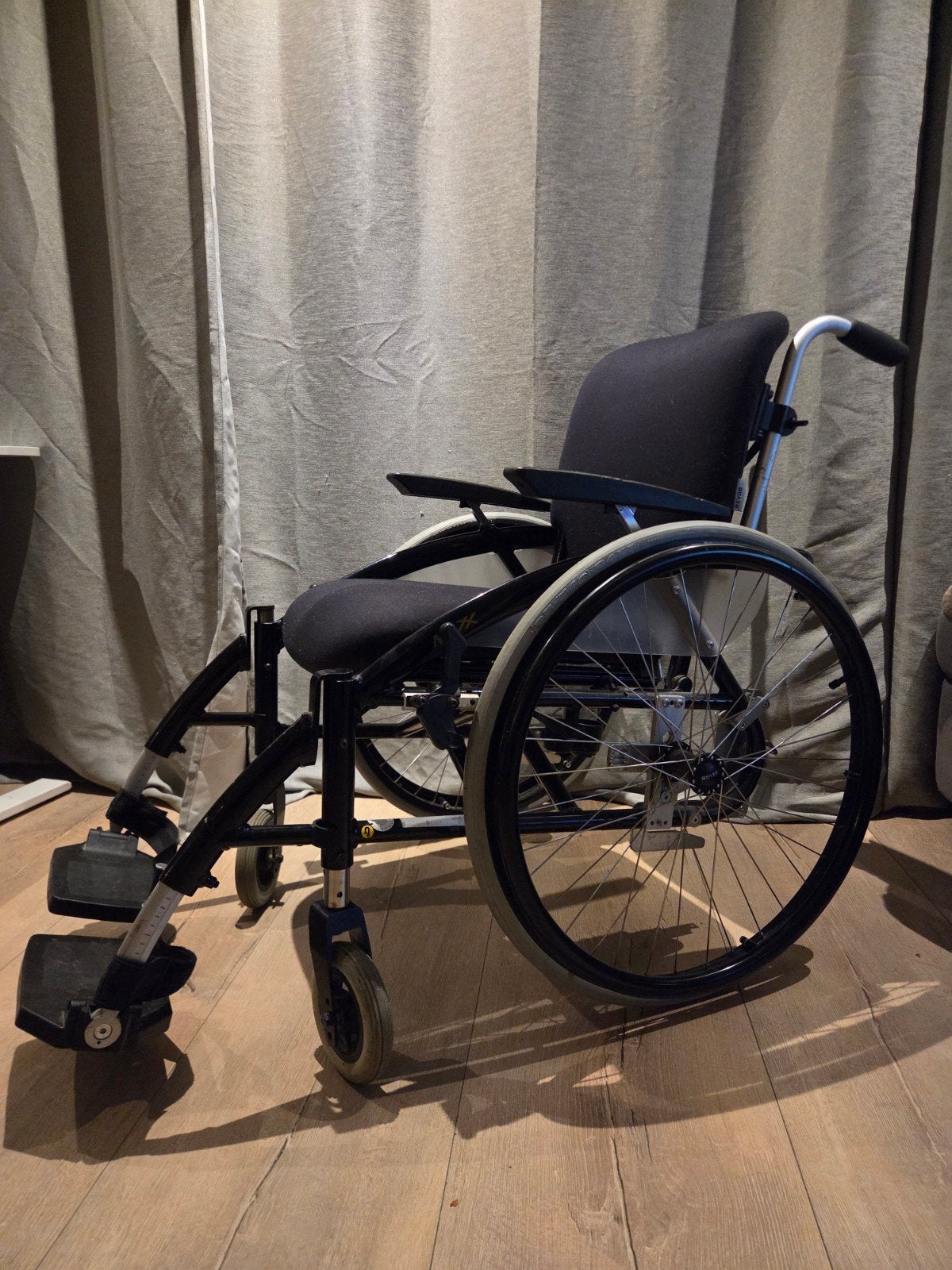 Revab Mixx rolstoel met beensteunen (incl DEFFECT emotion), Ophalen, Inklapbaar, Gebruikt, Handbewogen rolstoel