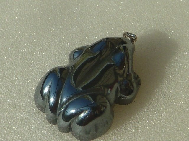 Hanger Kikker van hematiet, Sieraden, Tassen en Uiterlijk, Edelstenen, Ophalen of Verzenden, Nieuw