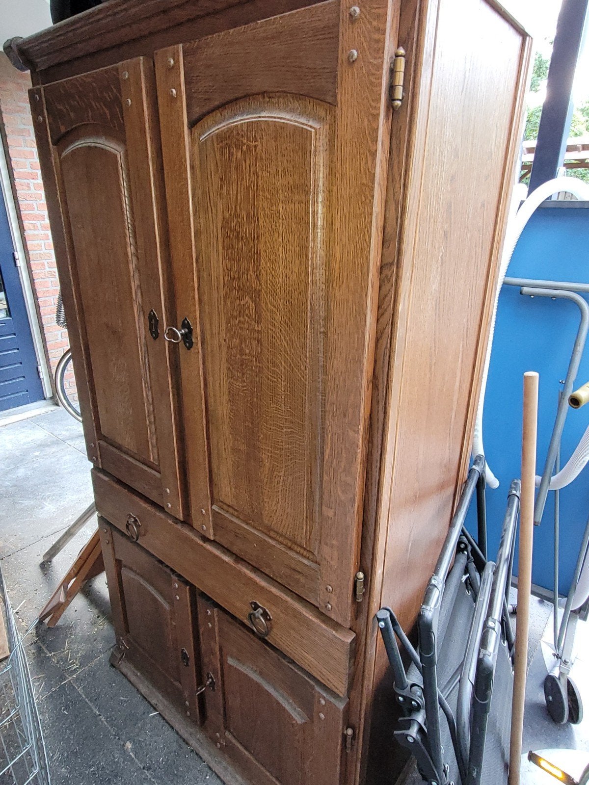 Degelijke houten kast met legplanken en lade, Ophalen, Gebruikt