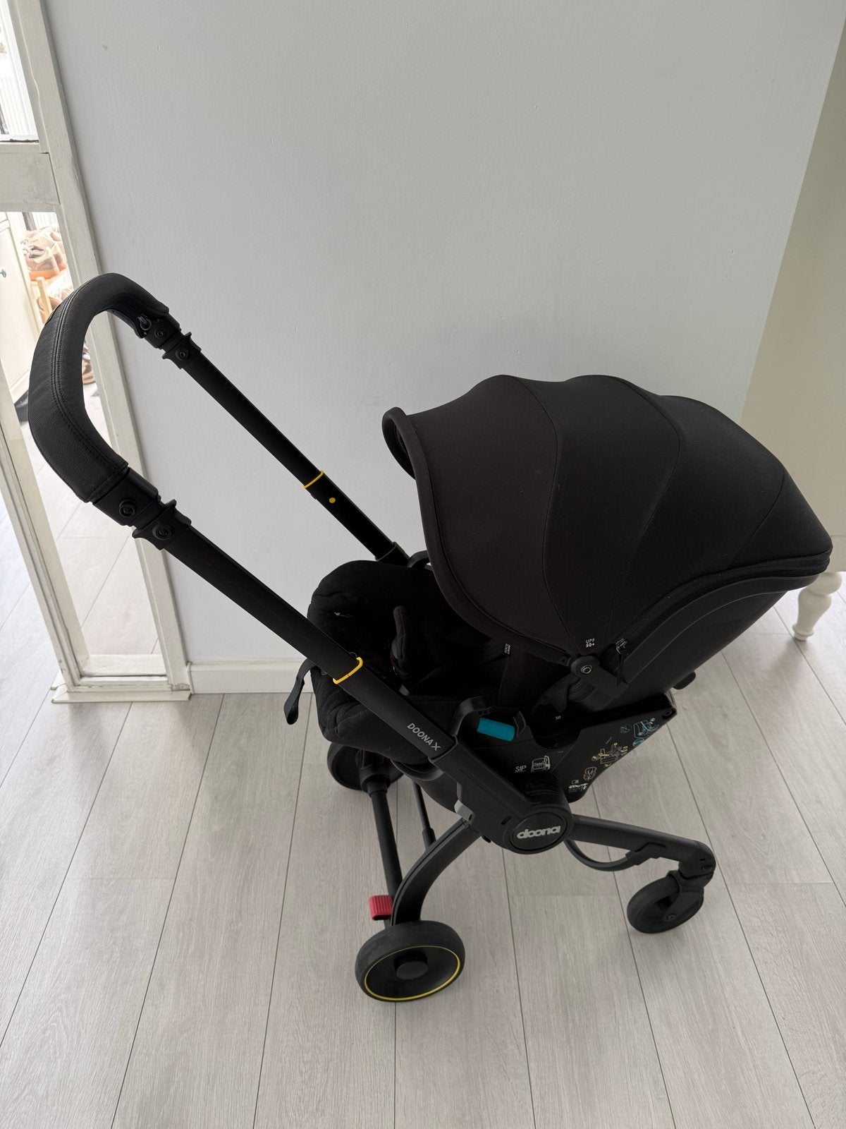 Doona X autostoel en kinderwagen in één, Autogordel, Zijbescherming, Zo goed als nieuw, 0 t/m 13 kg
