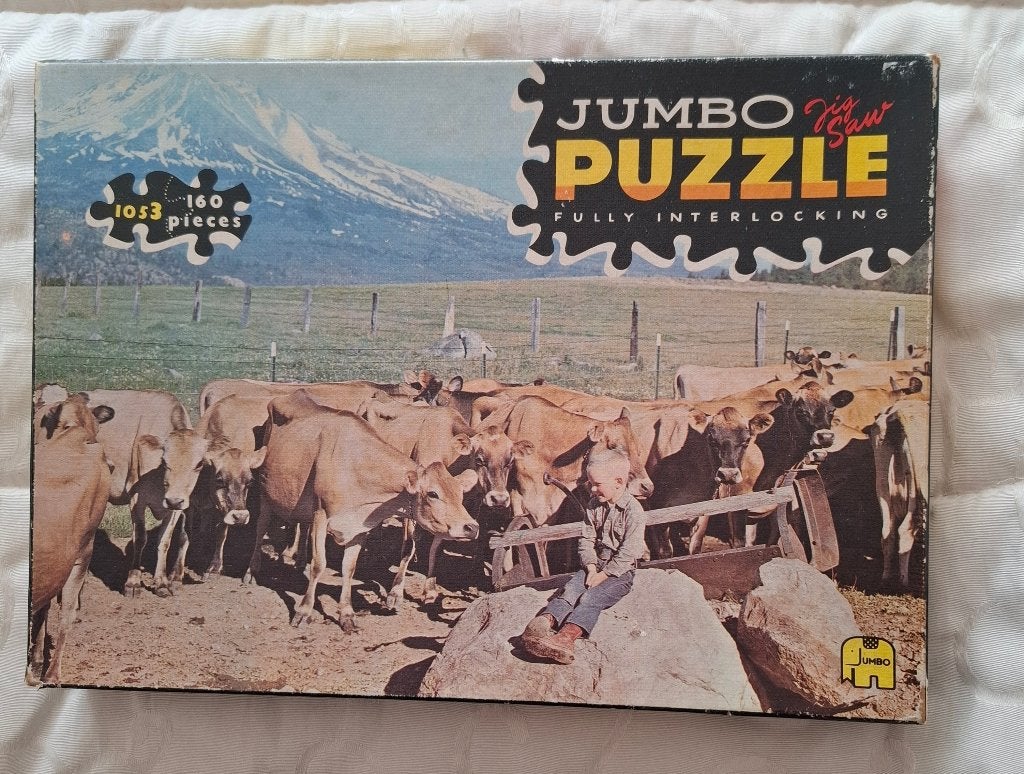 Vintage Jumbo-puzzel "Jongetje bij de koeien"", Ophalen of Verzenden, Minder dan 500 stukjes, Gebruikt, Legpuzzel