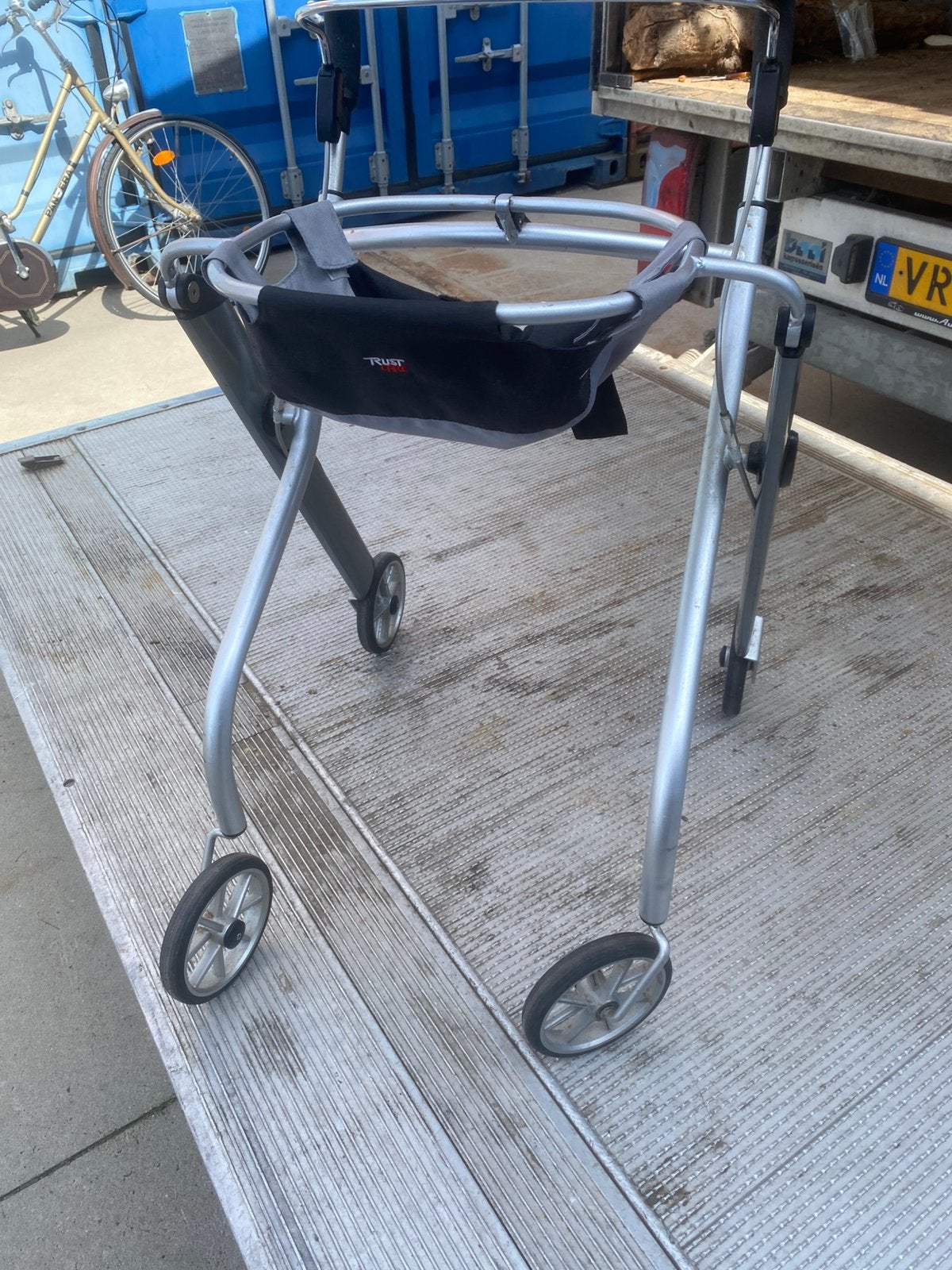 Rollator licht gewicht, Ophalen of Verzenden, Zo goed als nieuw