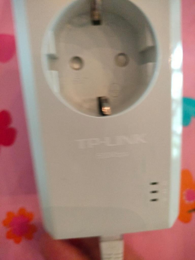 Powerline AV500 adapter met geïntegreerd stopcontact, Ophalen of Verzenden, Zo goed als nieuw, TPLink