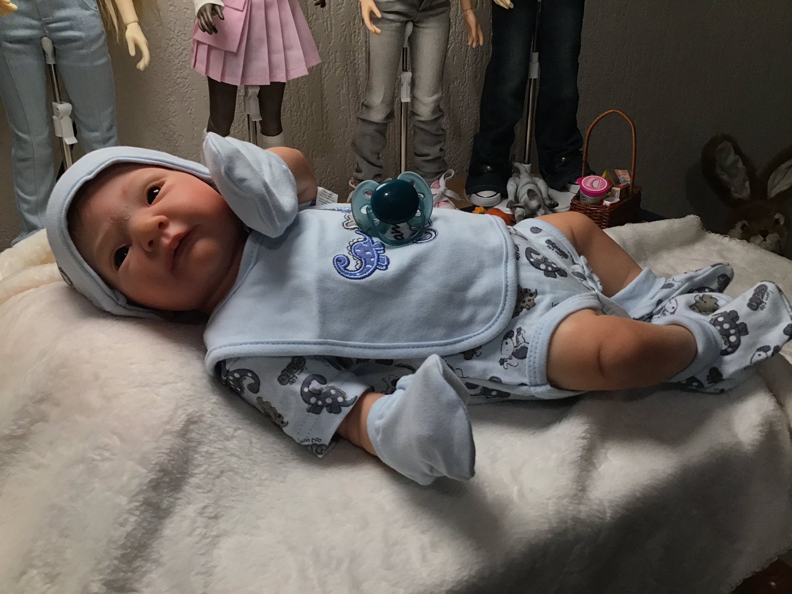 Prachtig pasgeboren Reborn jongetje Meki, Ophalen of Verzenden, Zo goed als nieuw, Babypop, Levensecht of Reborn